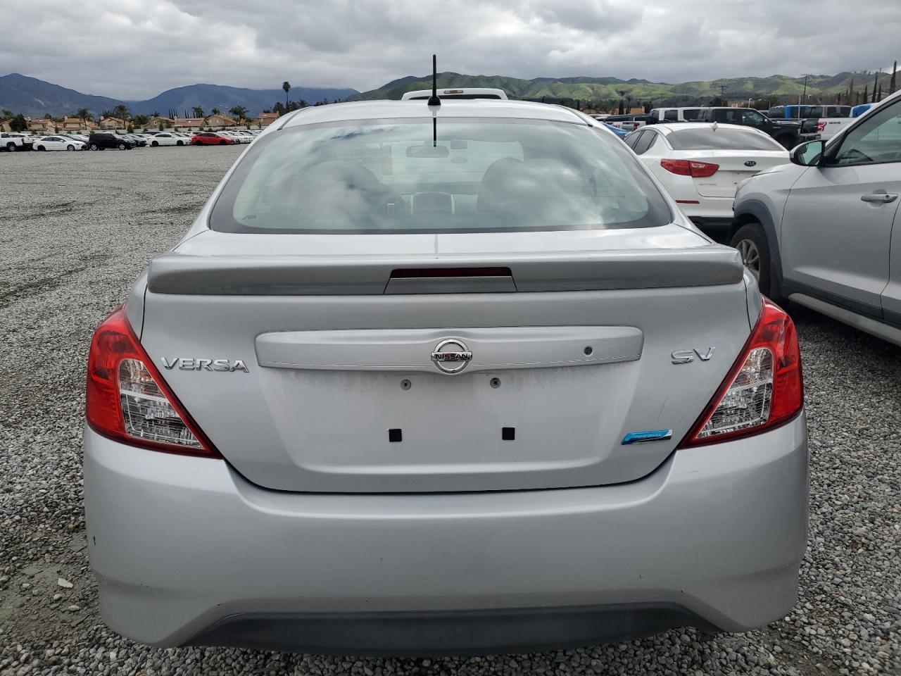 Photo 5 VIN: 3N1CN7AP6GL893715 - NISSAN VERSA 