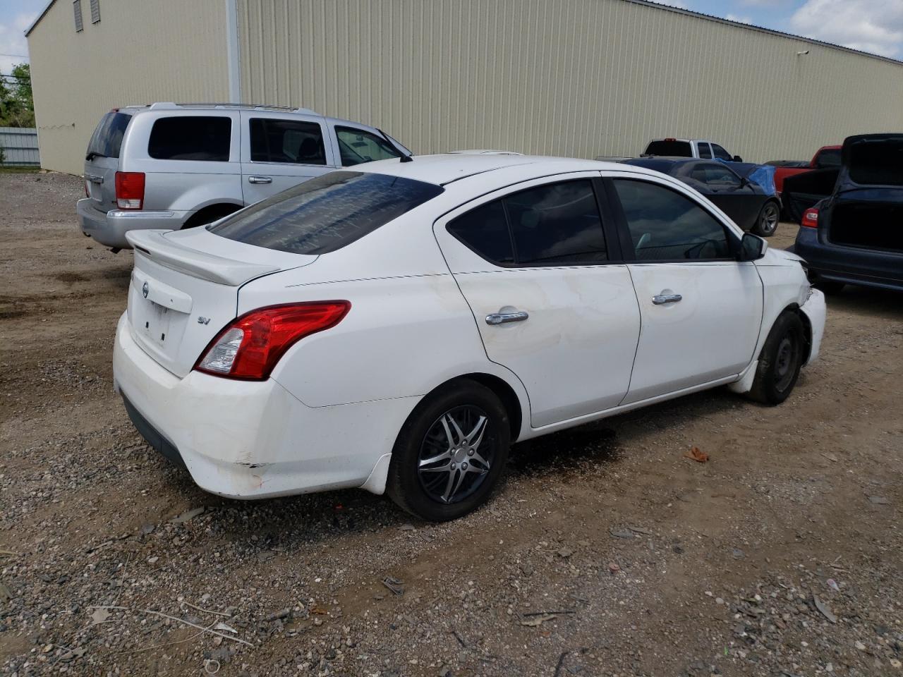 Photo 2 VIN: 3N1CN7AP6HL852177 - NISSAN VERSA 