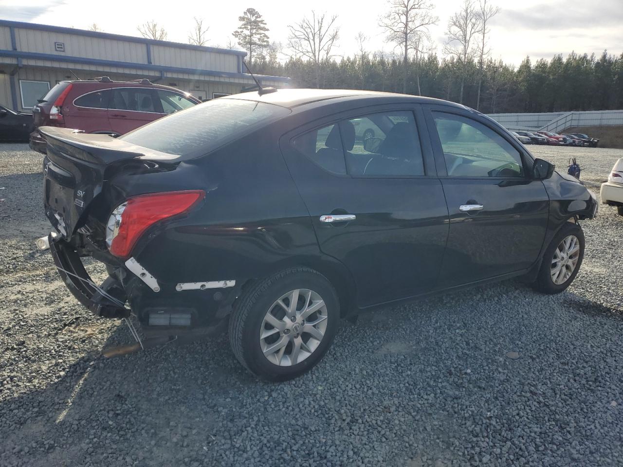 Photo 2 VIN: 3N1CN7AP6JL843968 - NISSAN VERSA 