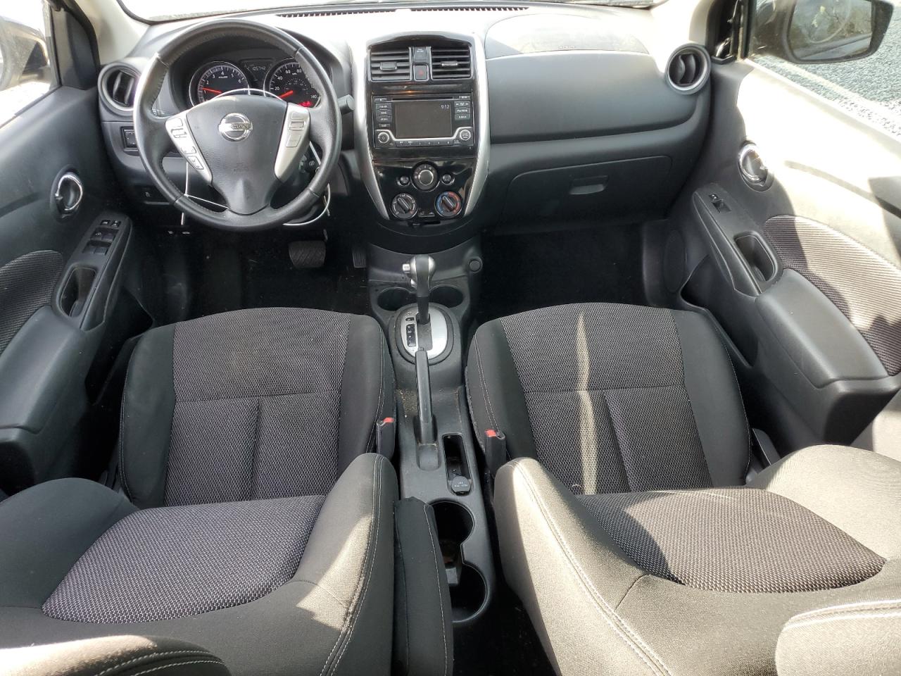 Photo 7 VIN: 3N1CN7AP6JL843968 - NISSAN VERSA 