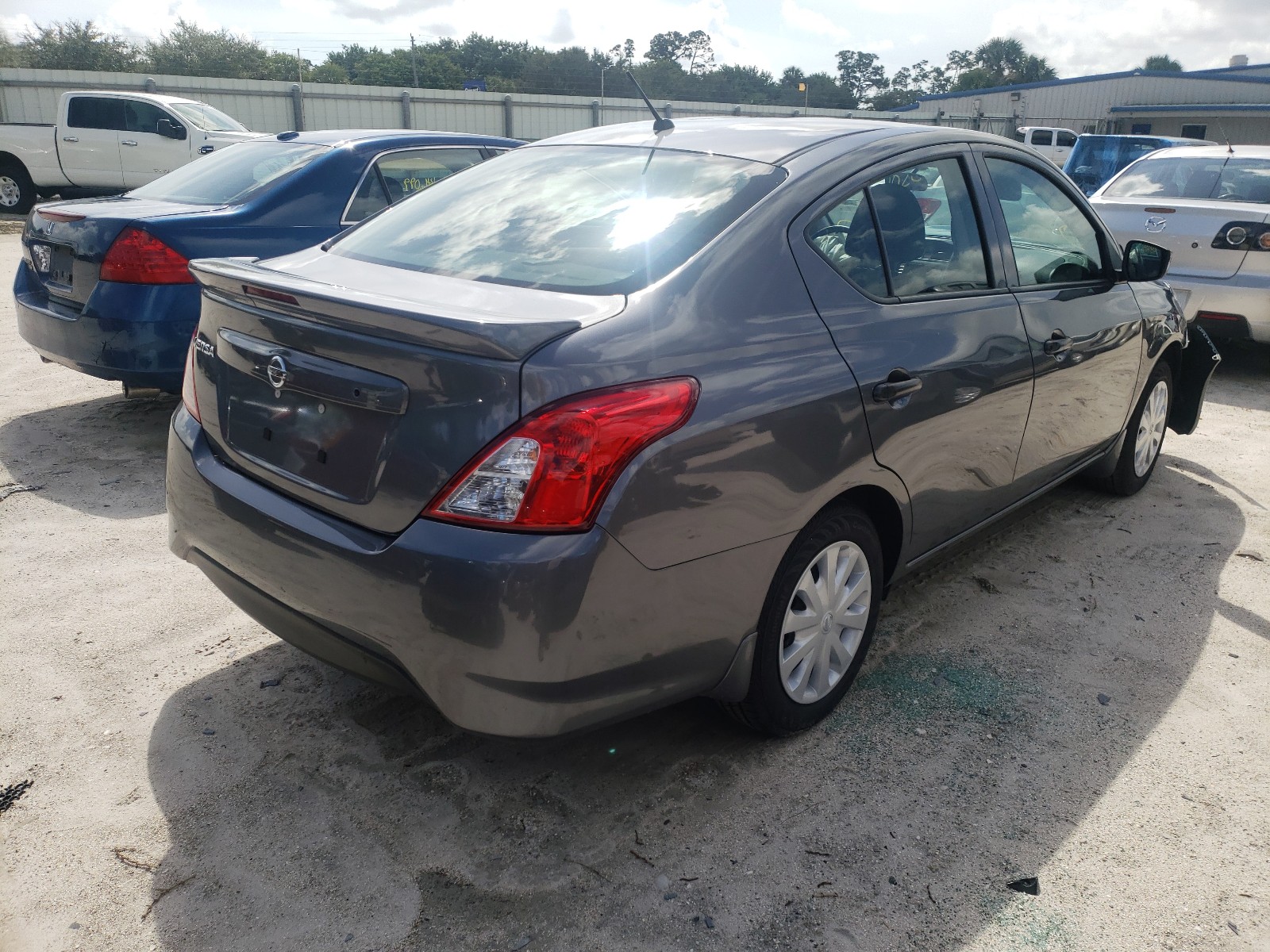 Photo 3 VIN: 3N1CN7AP6KL836486 - NISSAN VERSA S 