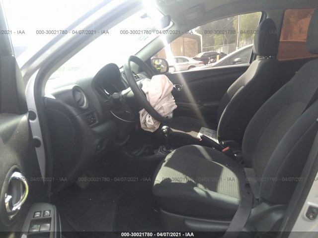 Photo 4 VIN: 3N1CN7AP7DL868012 - NISSAN VERSA 