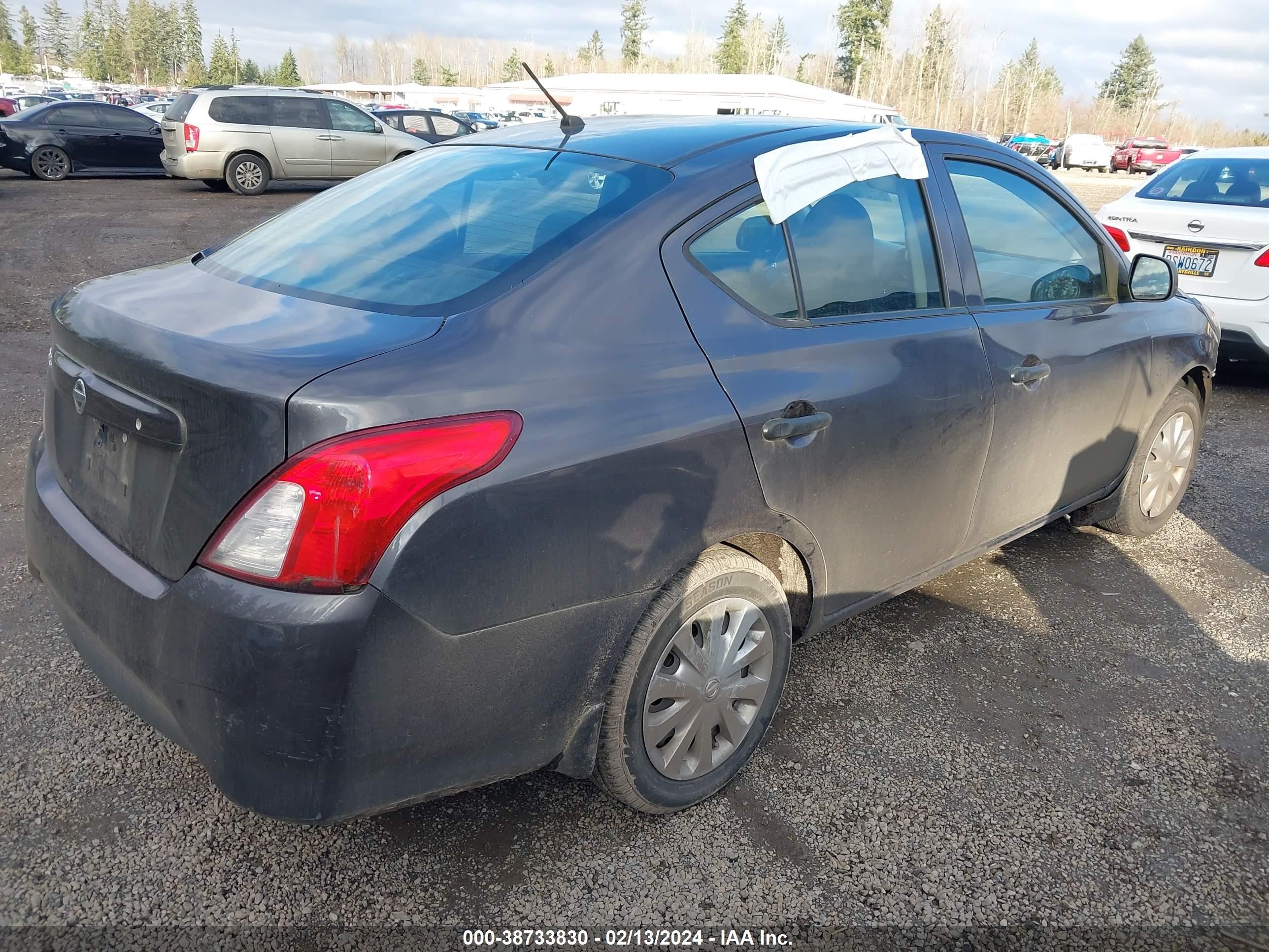 Photo 3 VIN: 3N1CN7AP7FL823557 - NISSAN VERSA 