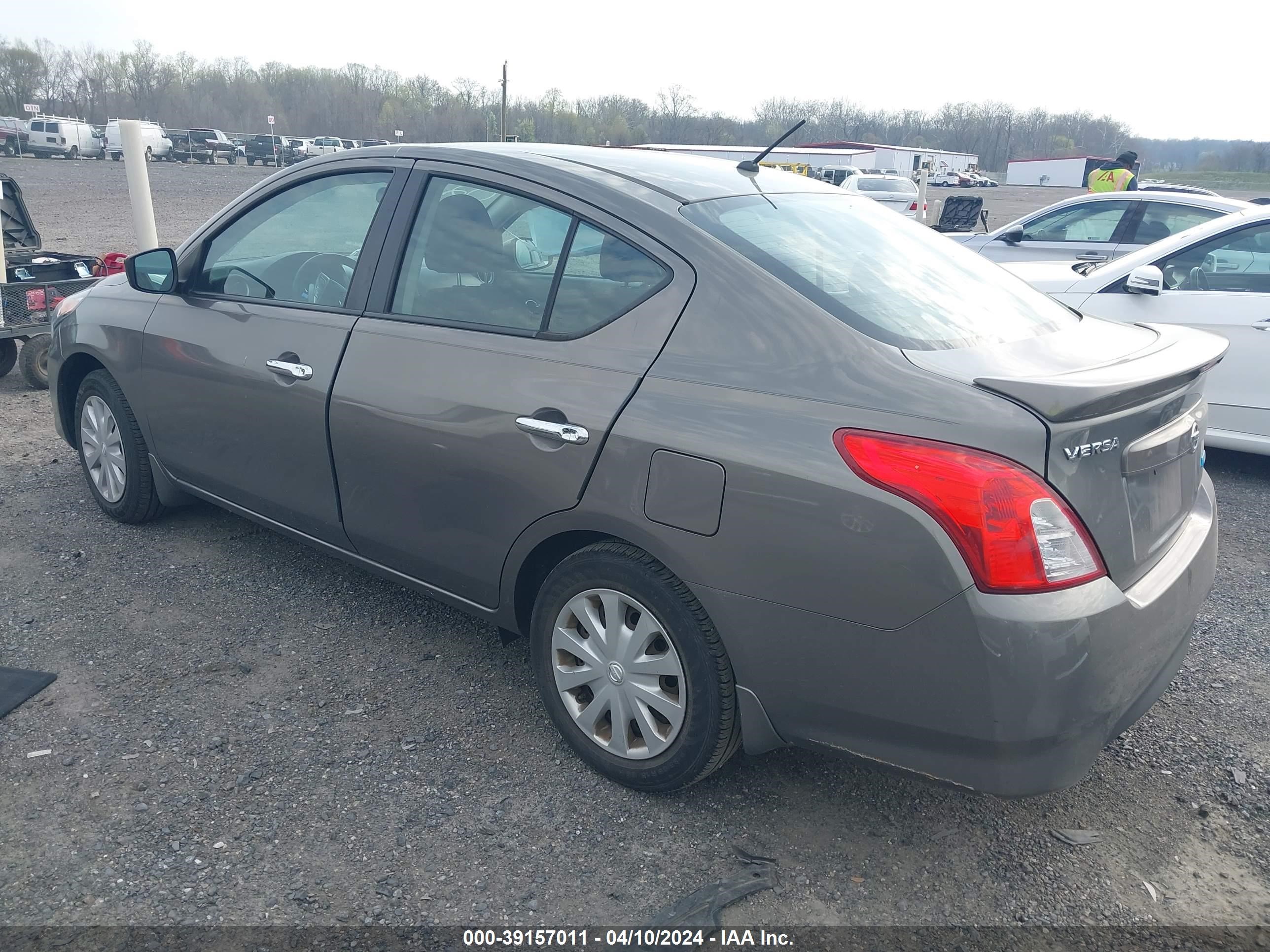 Photo 2 VIN: 3N1CN7AP7FL830279 - NISSAN VERSA 