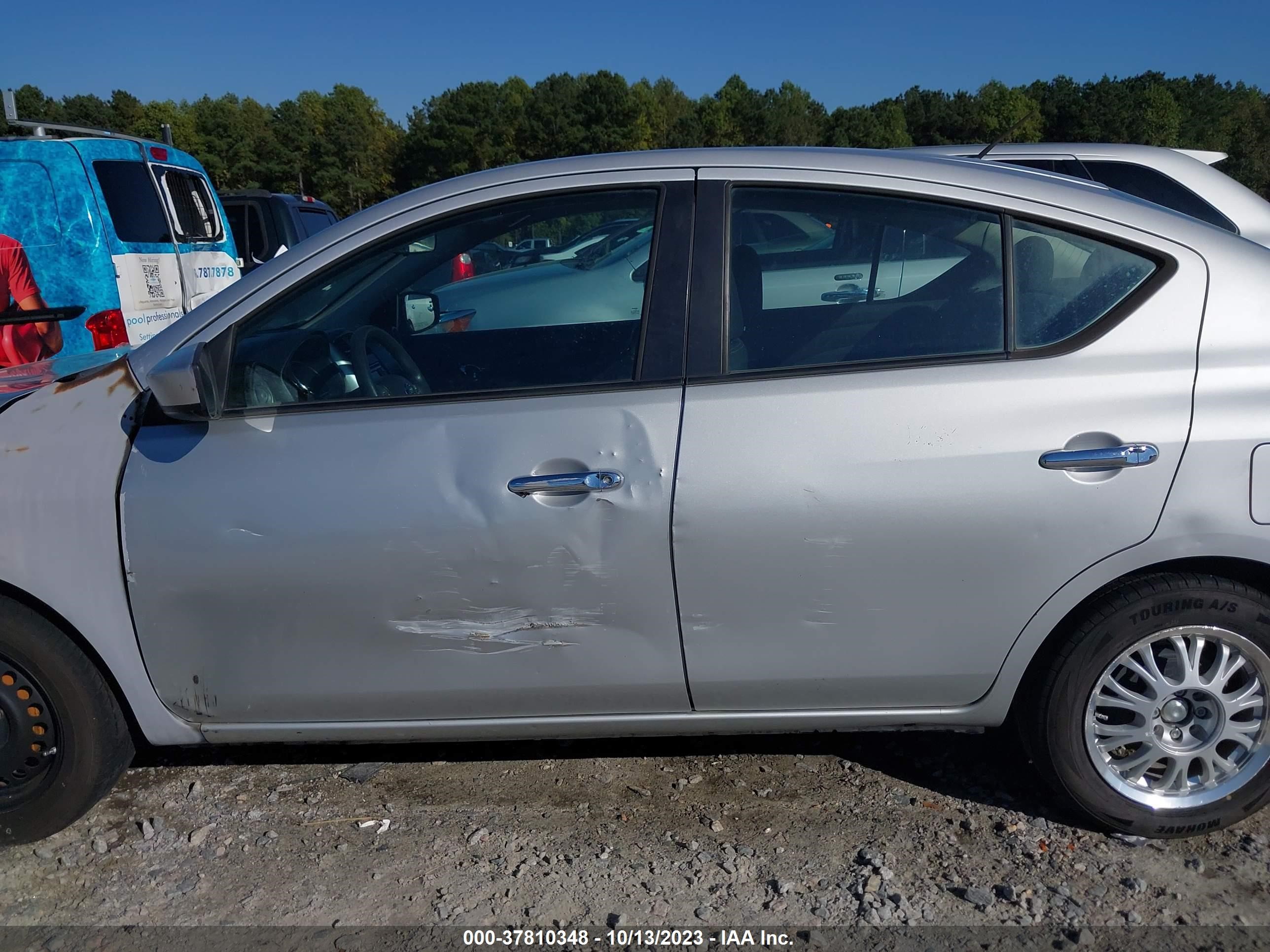 Photo 13 VIN: 3N1CN7AP7FL869681 - NISSAN VERSA 