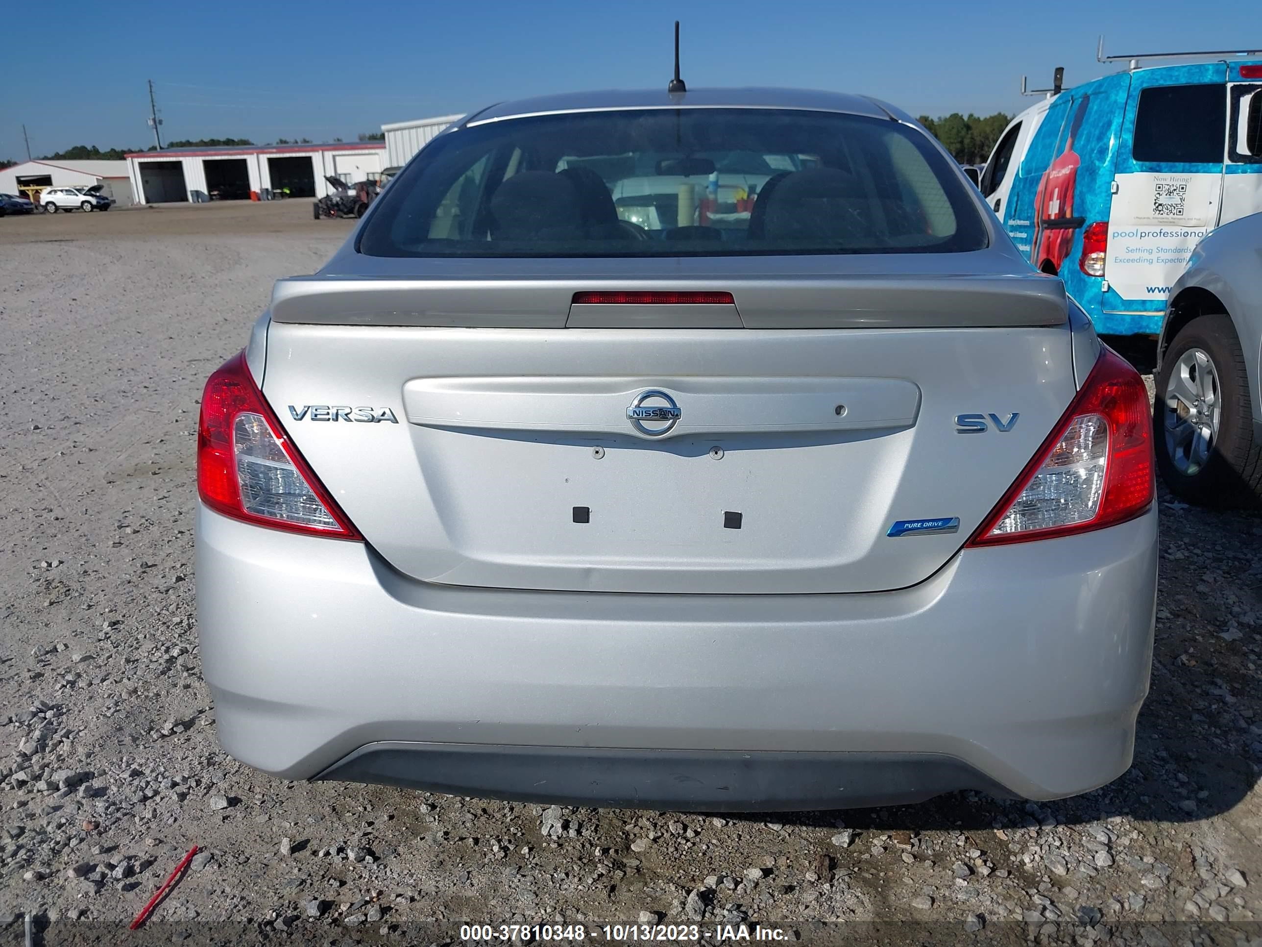 Photo 15 VIN: 3N1CN7AP7FL869681 - NISSAN VERSA 