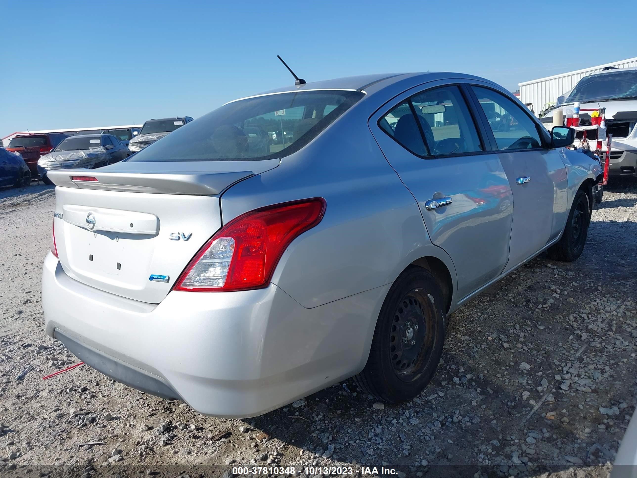 Photo 3 VIN: 3N1CN7AP7FL869681 - NISSAN VERSA 