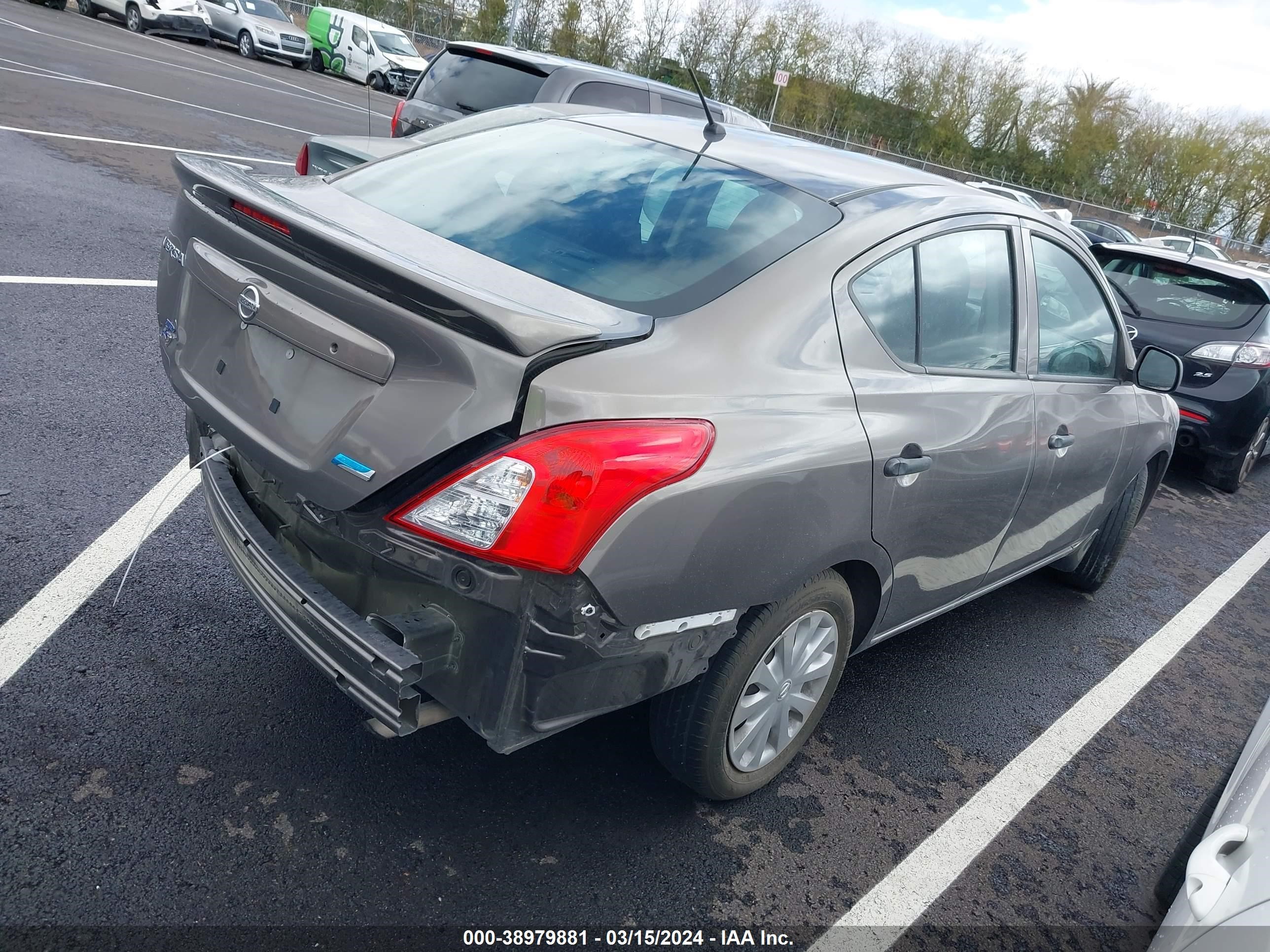 Photo 4 VIN: 3N1CN7AP7FL886822 - NISSAN VERSA 