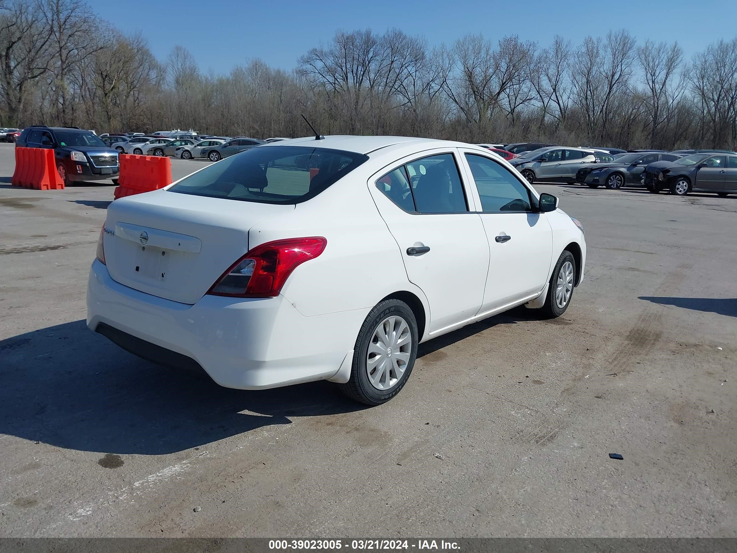 Photo 3 VIN: 3N1CN7AP7GL844670 - NISSAN VERSA 