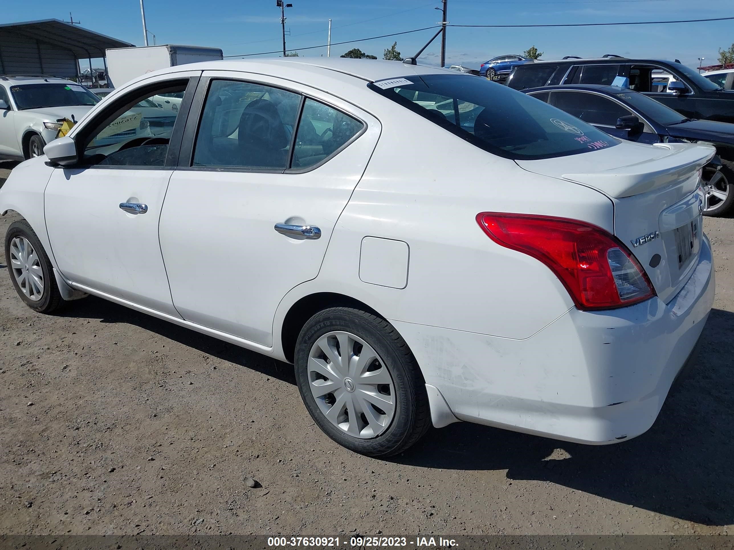 Photo 2 VIN: 3N1CN7AP7HL867528 - NISSAN VERSA 