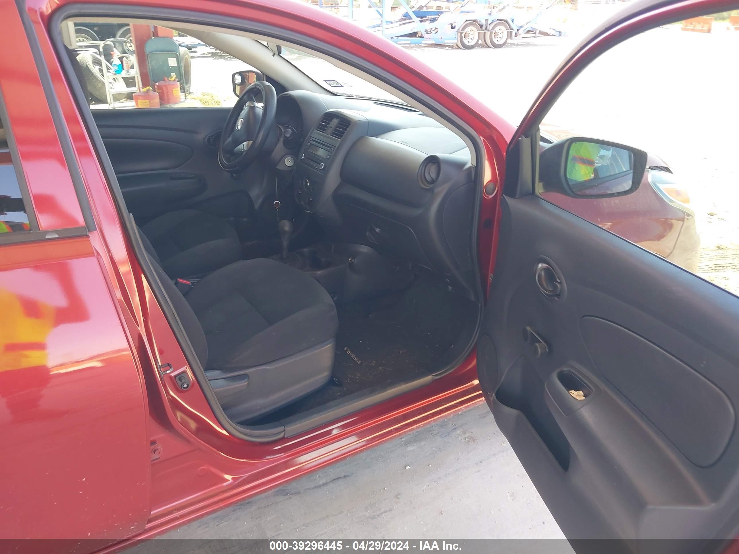 Photo 4 VIN: 3N1CN7AP7JL804340 - NISSAN VERSA 