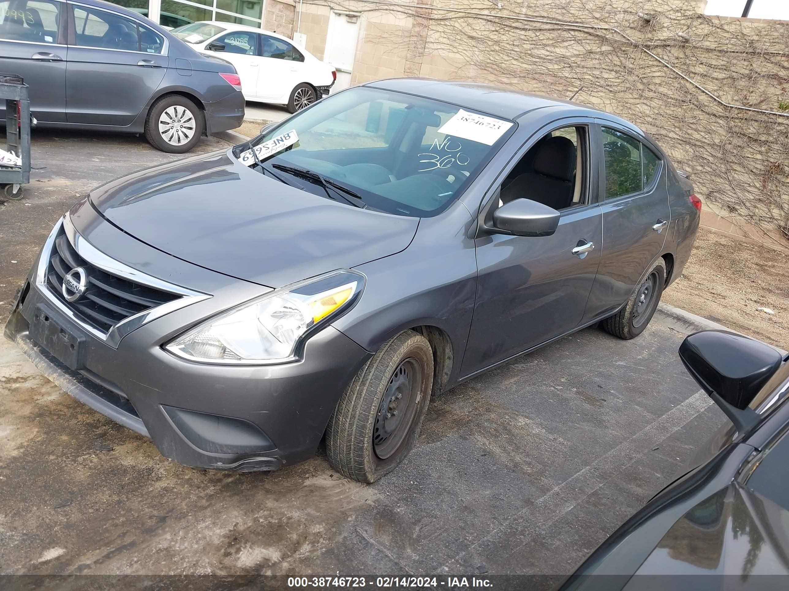 Photo 1 VIN: 3N1CN7AP7JL809523 - NISSAN VERSA 