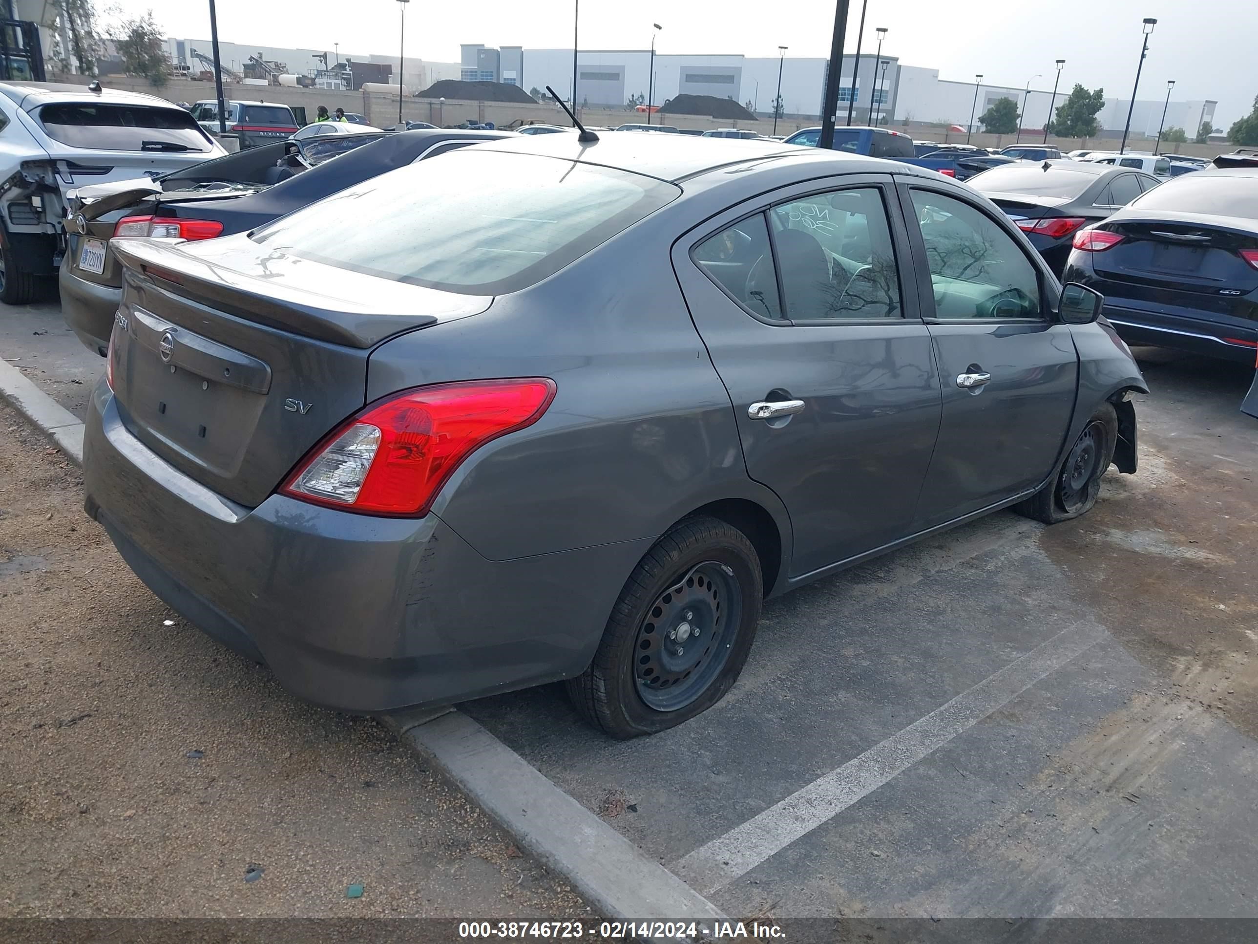 Photo 3 VIN: 3N1CN7AP7JL809523 - NISSAN VERSA 