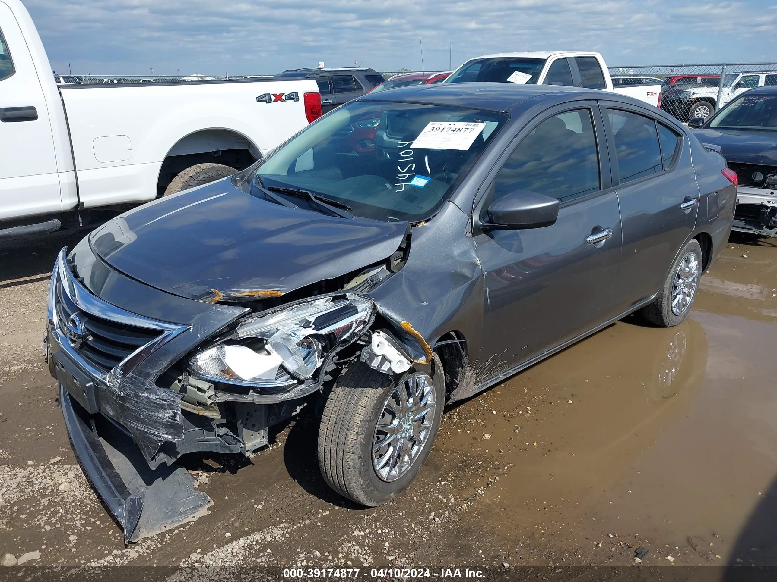 Photo 1 VIN: 3N1CN7AP7JL811837 - NISSAN VERSA 