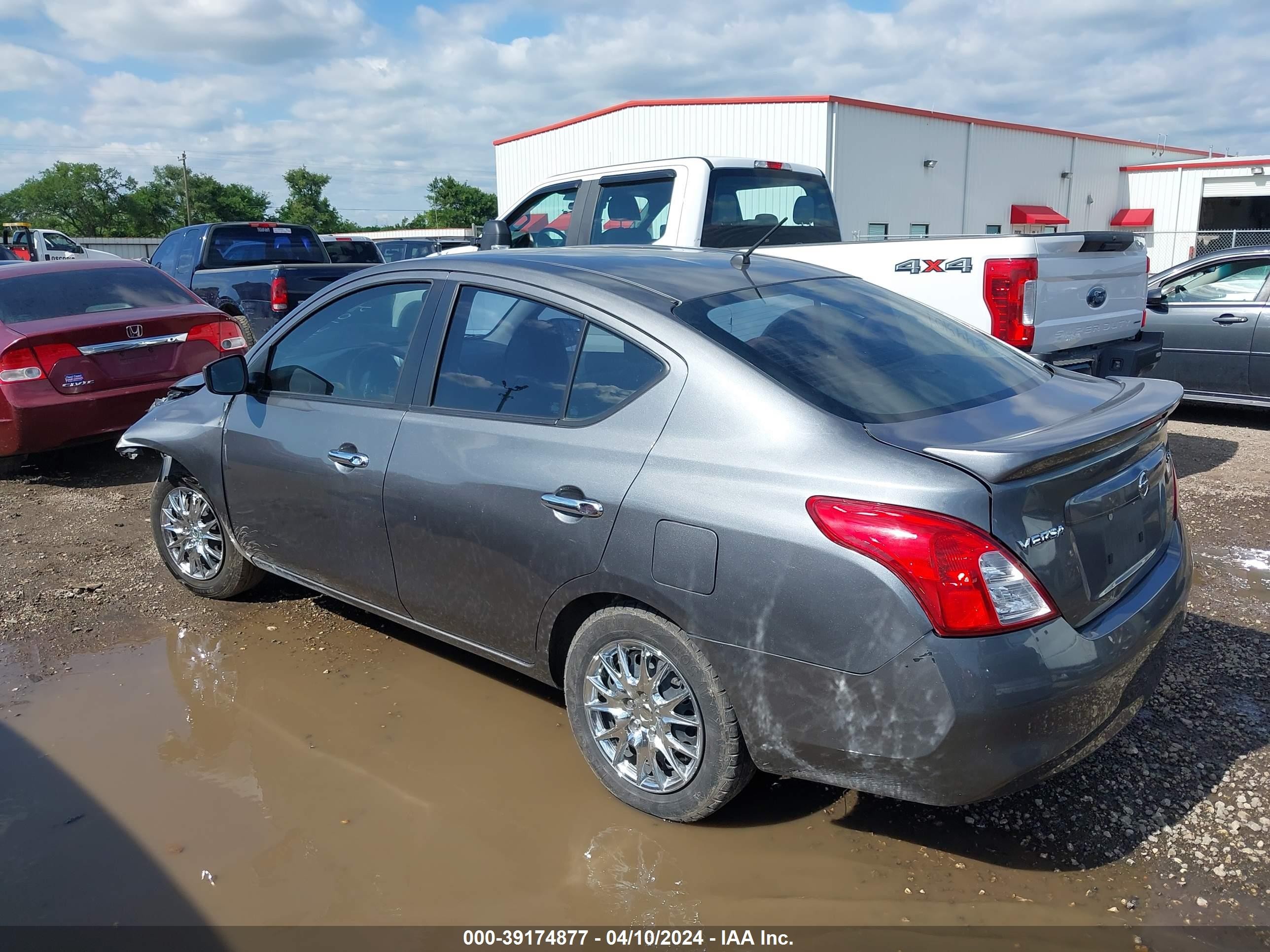 Photo 2 VIN: 3N1CN7AP7JL811837 - NISSAN VERSA 