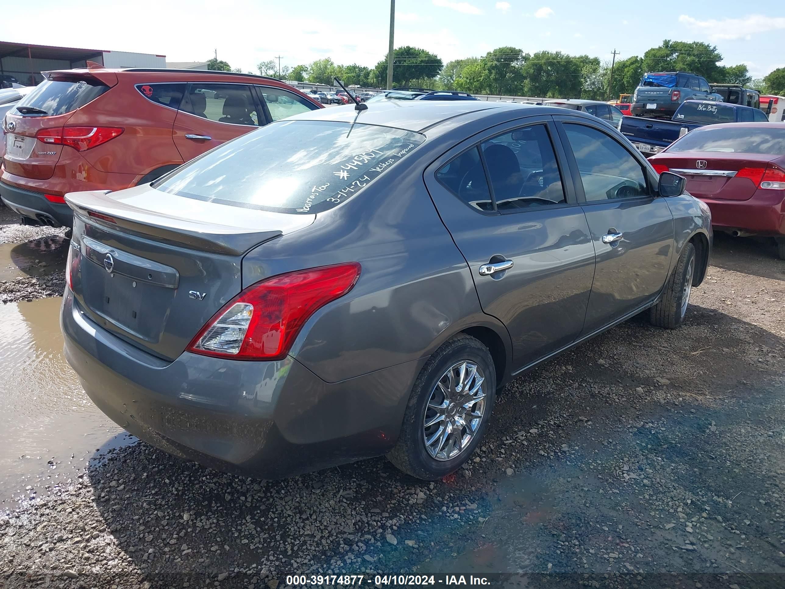 Photo 3 VIN: 3N1CN7AP7JL811837 - NISSAN VERSA 