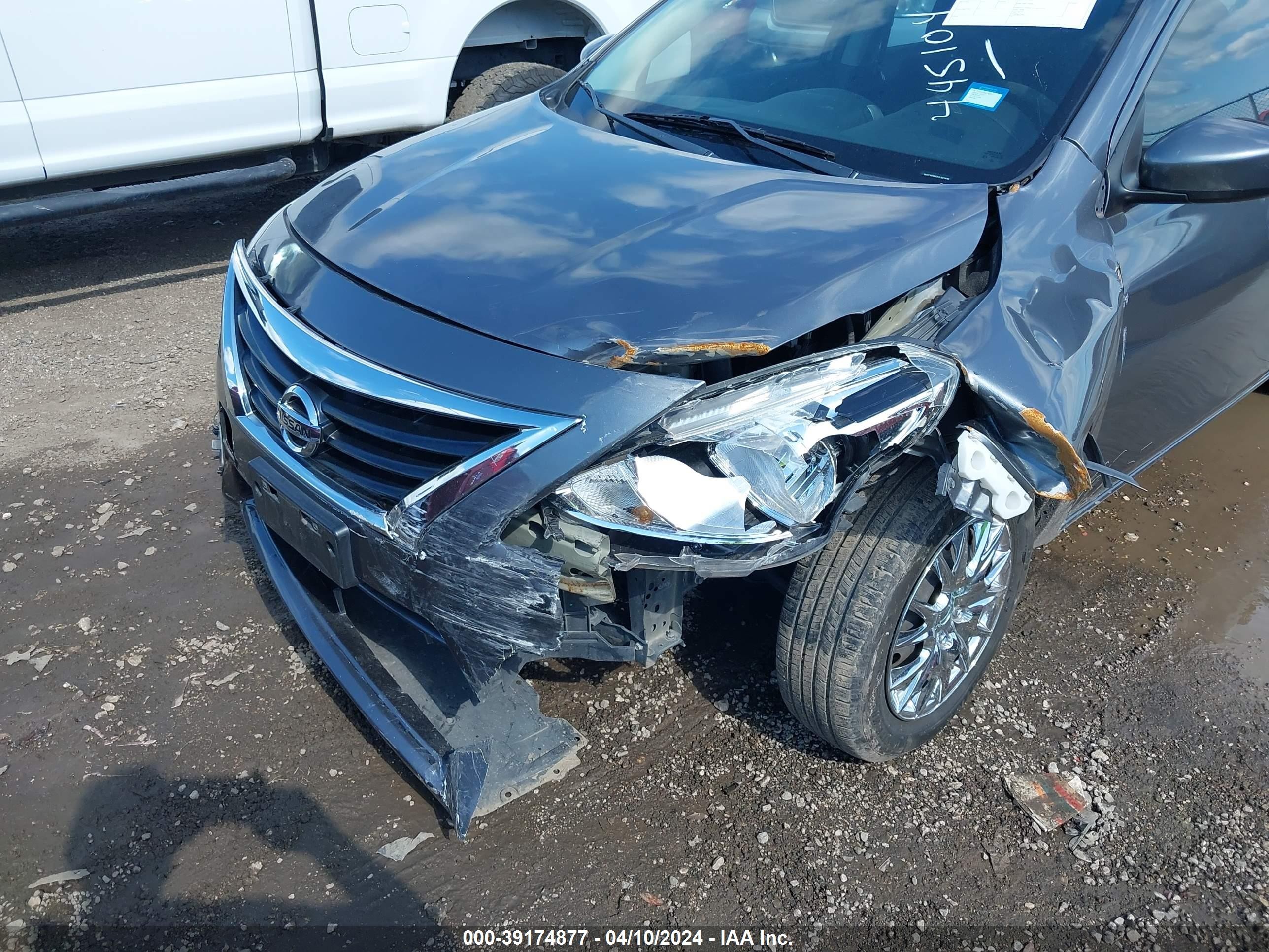 Photo 5 VIN: 3N1CN7AP7JL811837 - NISSAN VERSA 