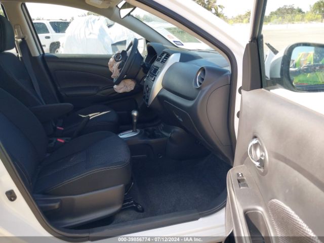 Photo 4 VIN: 3N1CN7AP7JL860715 - NISSAN VERSA 