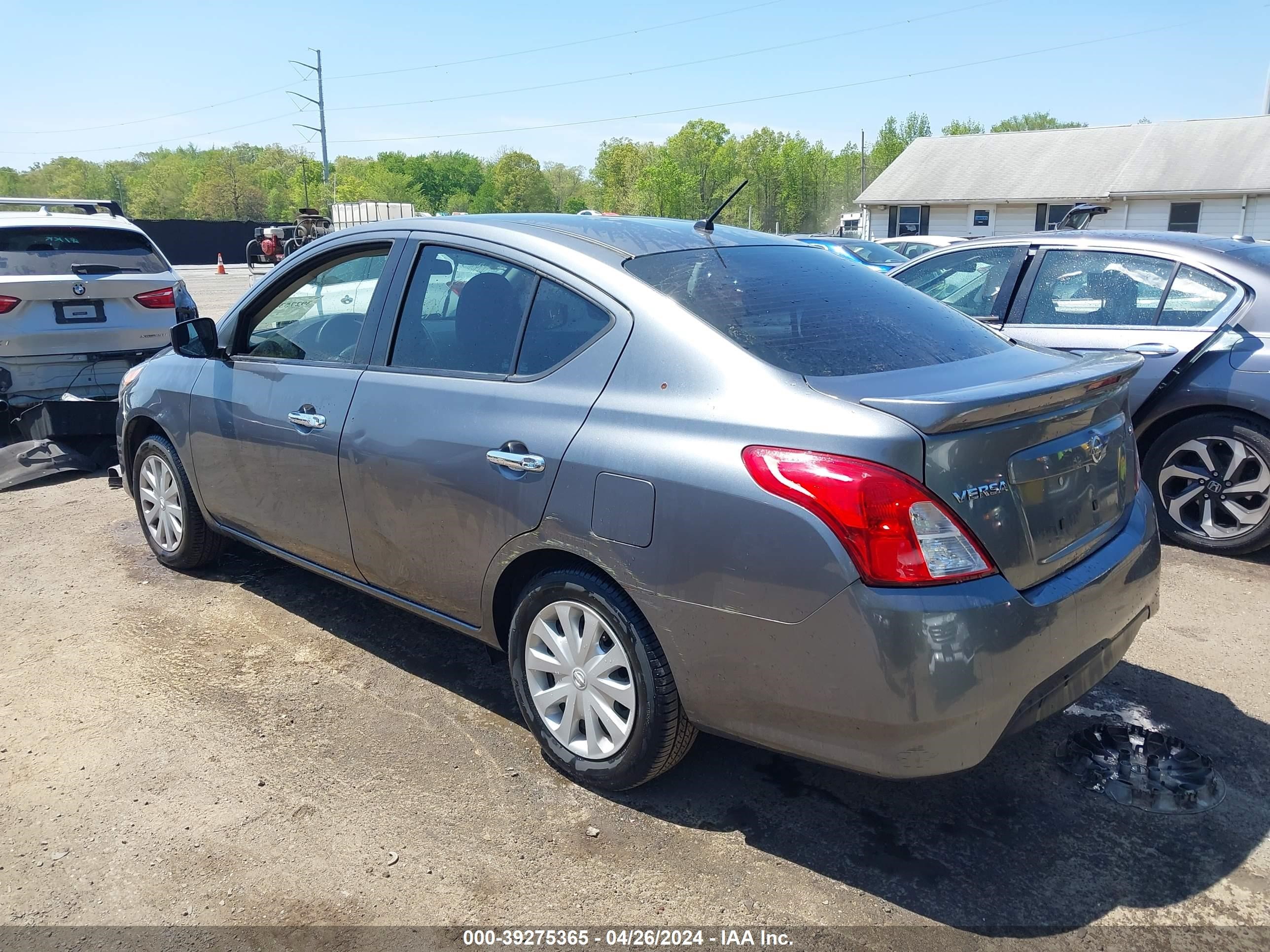 Photo 2 VIN: 3N1CN7AP7JL864215 - NISSAN VERSA 