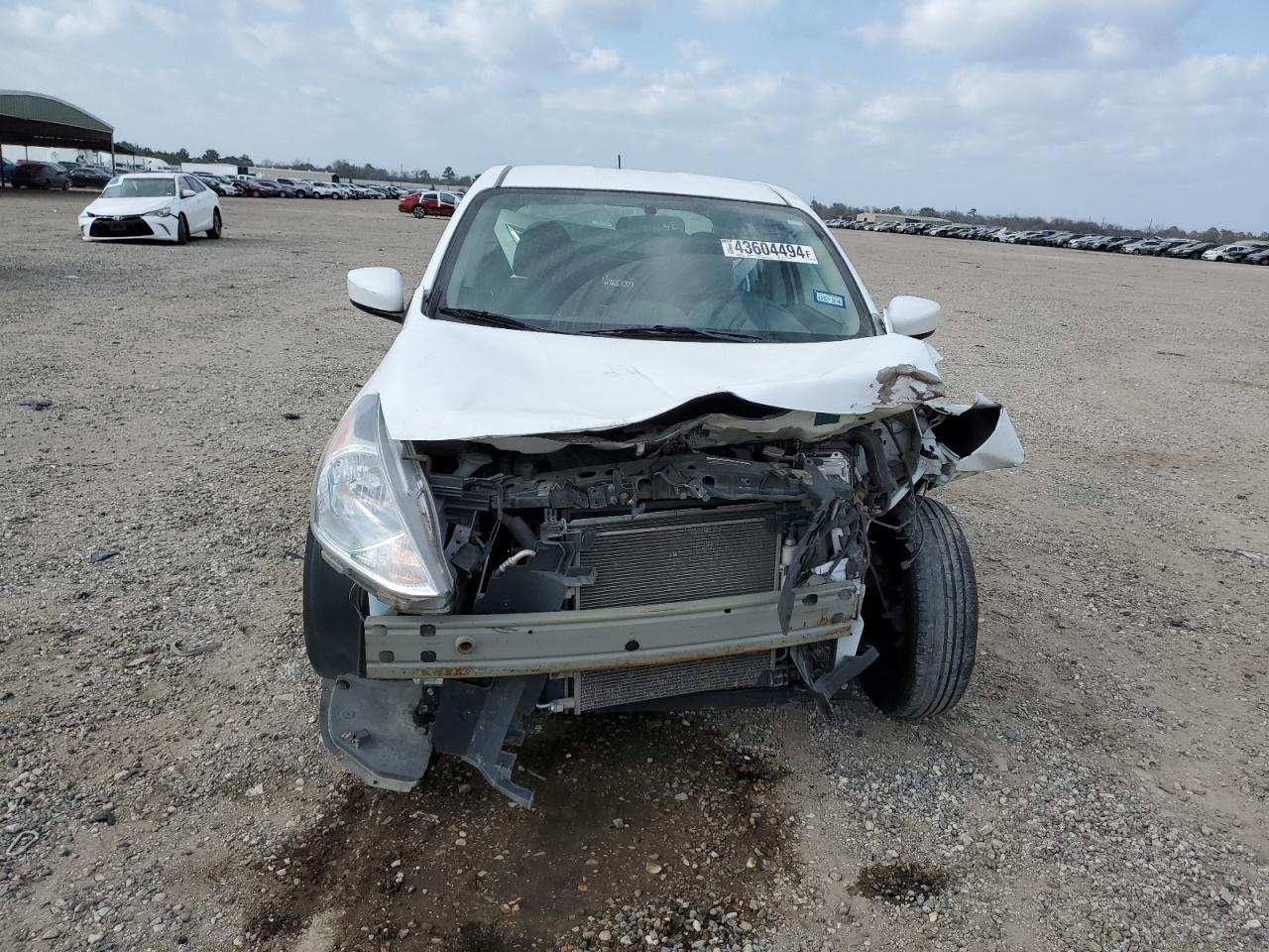 Photo 4 VIN: 3N1CN7AP7JL878812 - NISSAN VERSA 