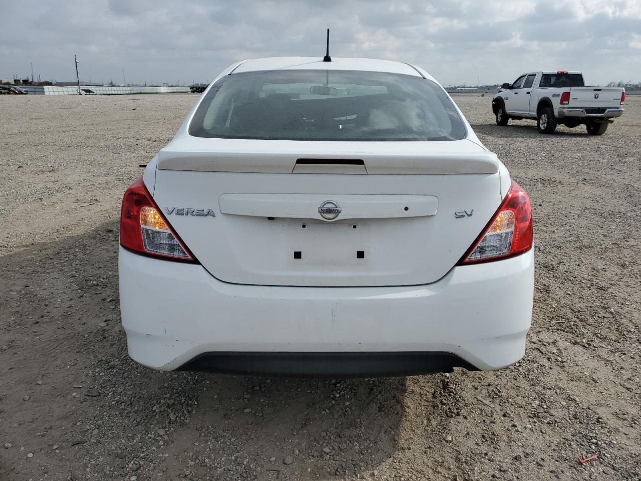 Photo 5 VIN: 3N1CN7AP7JL878812 - NISSAN VERSA 