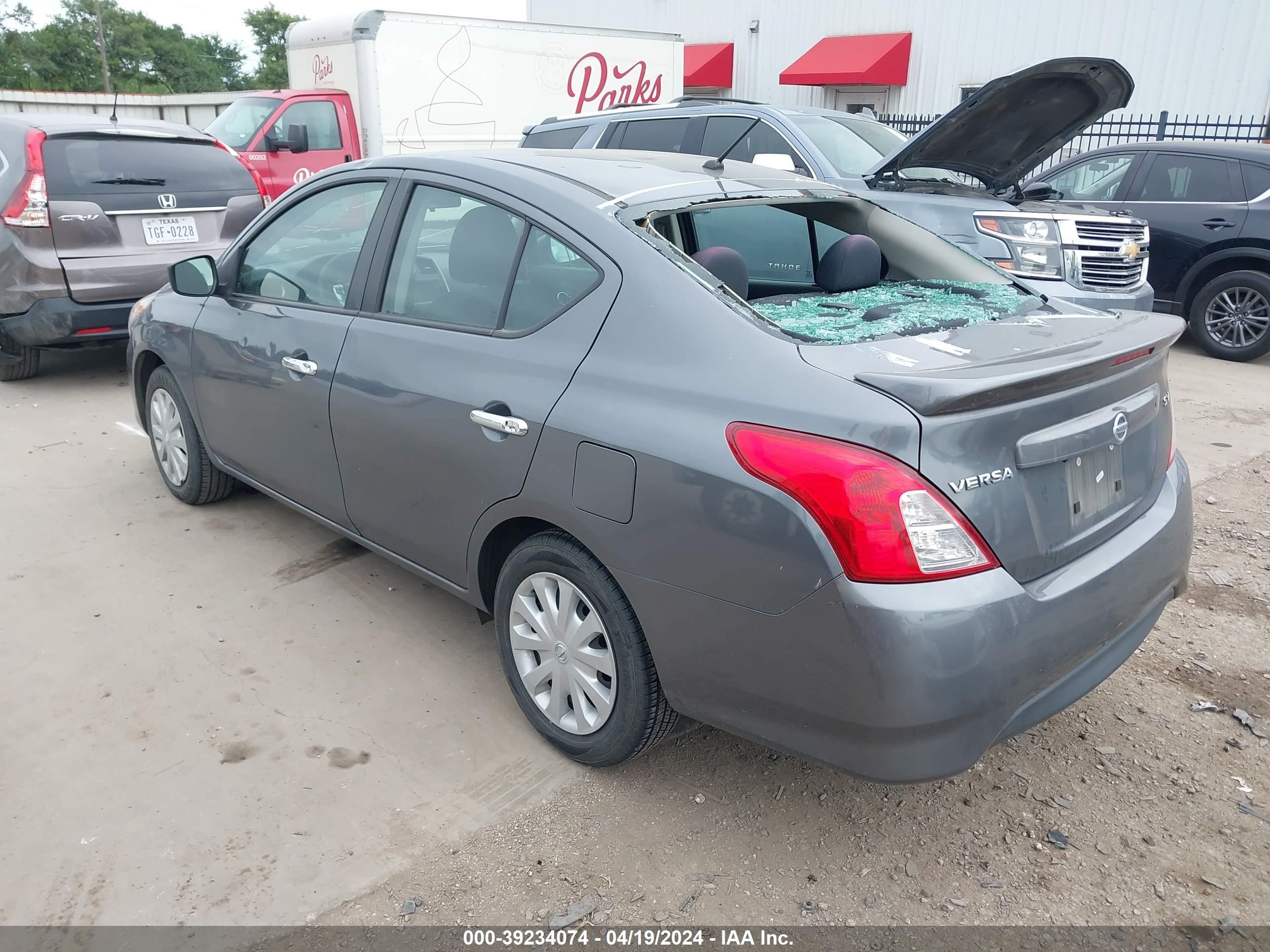 Photo 2 VIN: 3N1CN7AP7JL881032 - NISSAN VERSA 