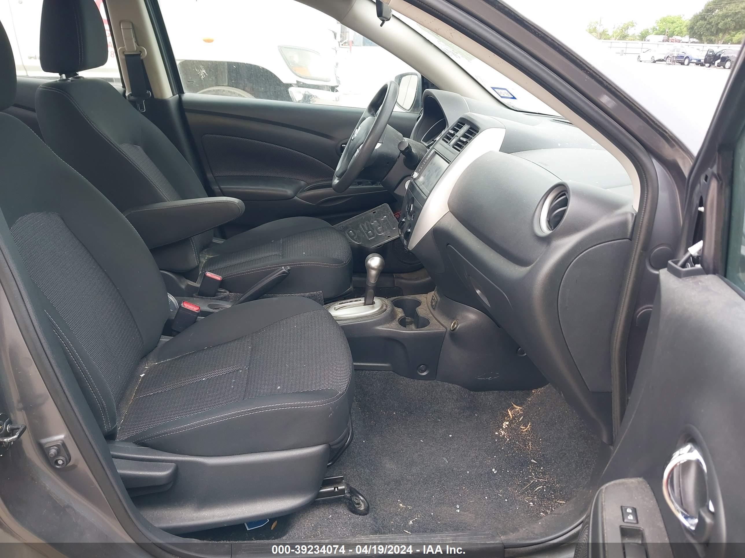 Photo 4 VIN: 3N1CN7AP7JL881032 - NISSAN VERSA 