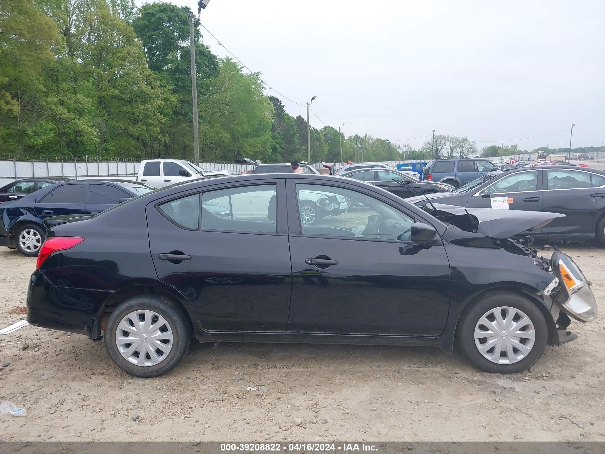 Photo 13 VIN: 3N1CN7AP7JL888207 - NISSAN VERSA 