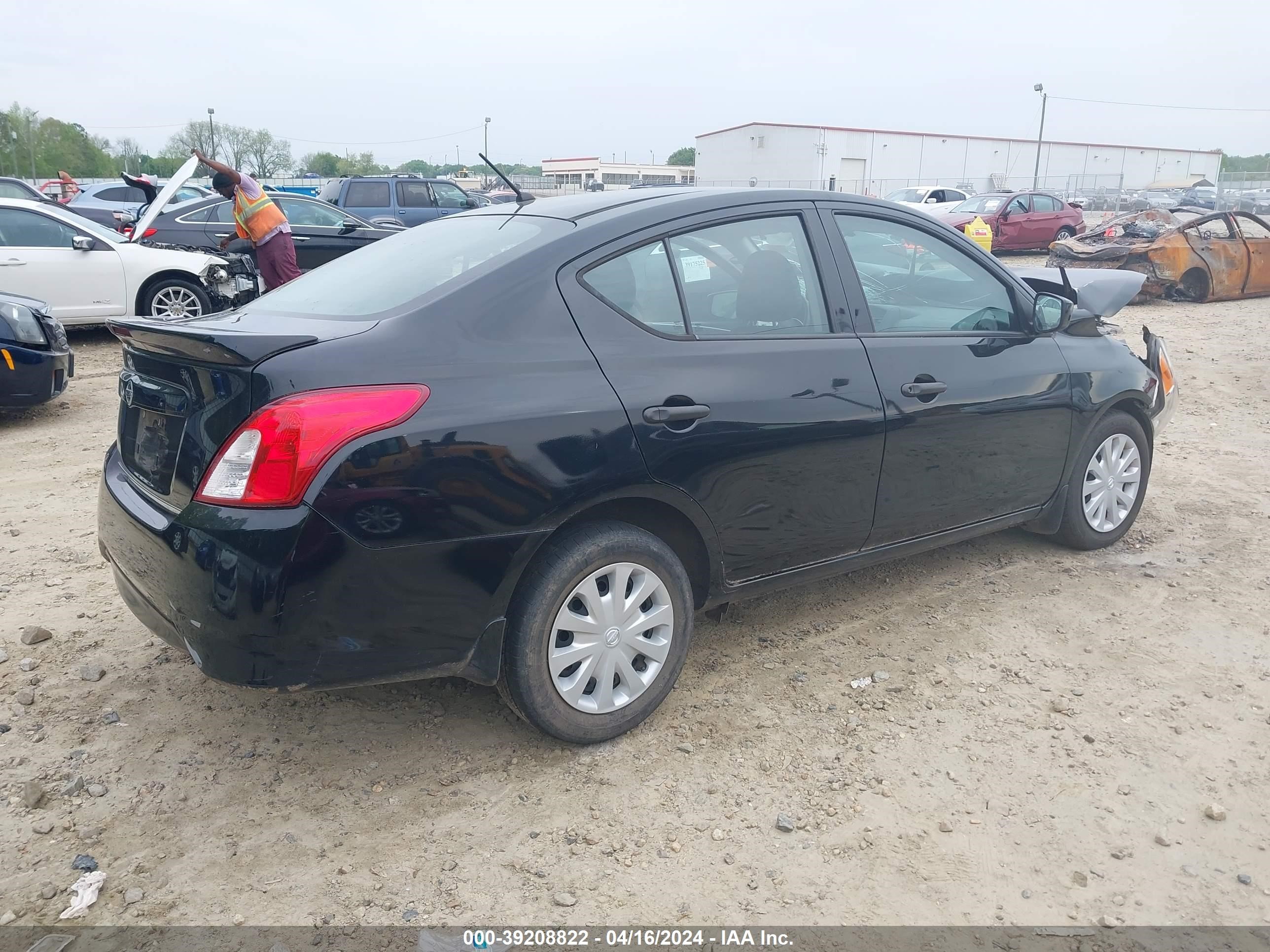 Photo 3 VIN: 3N1CN7AP7JL888207 - NISSAN VERSA 