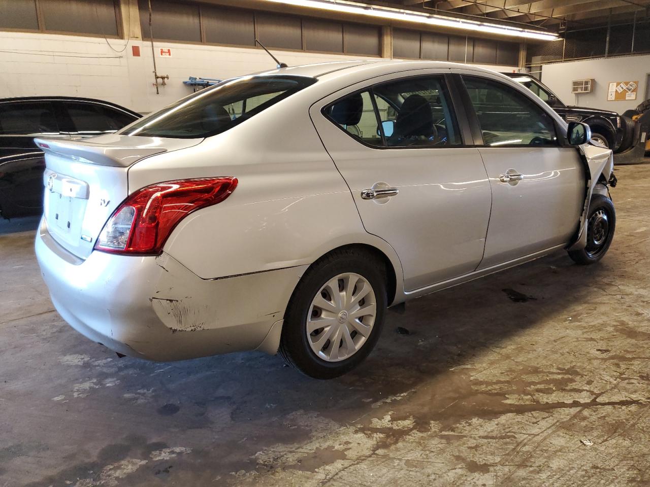 Photo 2 VIN: 3N1CN7AP8DL887975 - NISSAN VERSA 