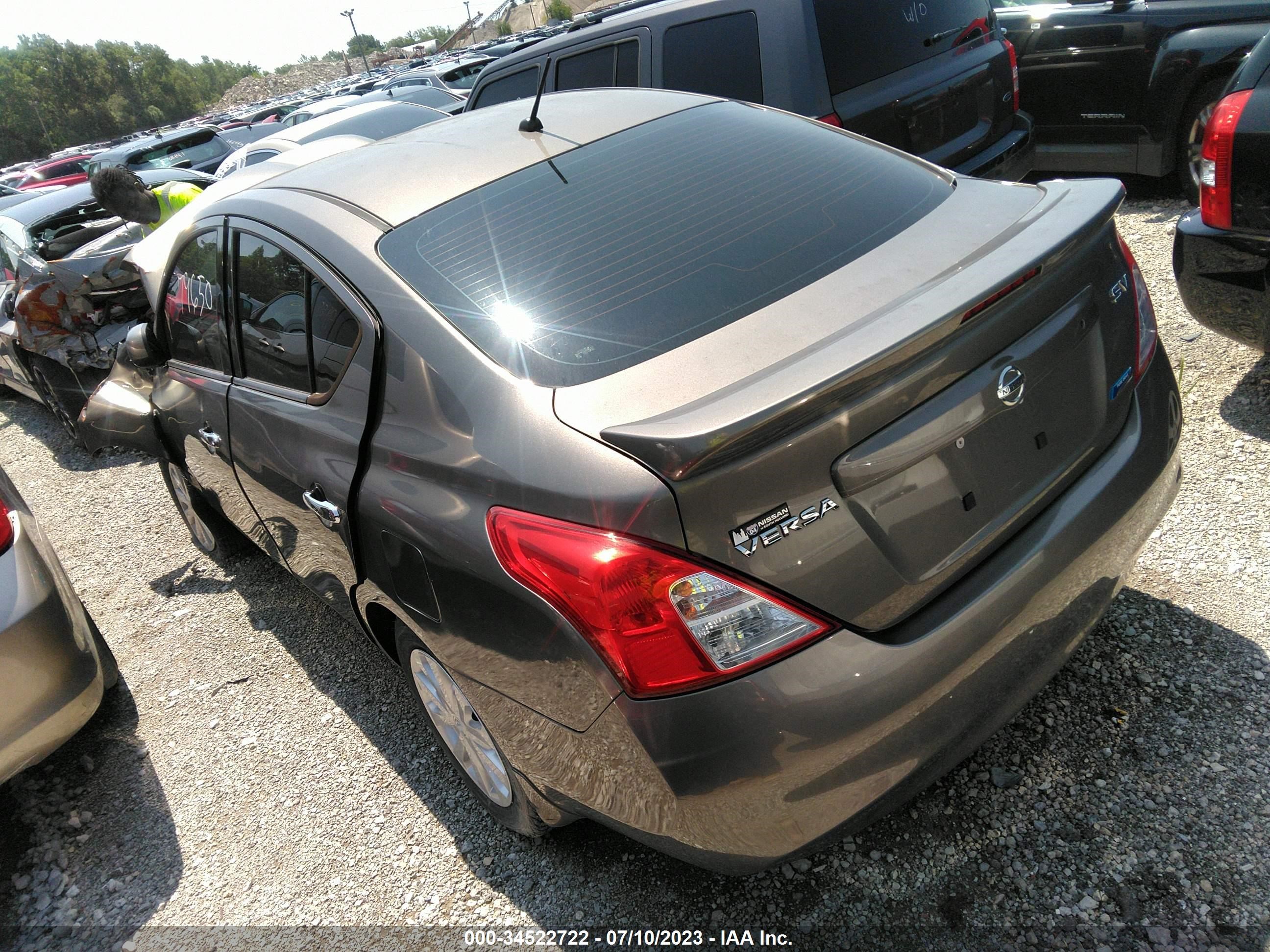 Photo 2 VIN: 3N1CN7AP8EL811870 - NISSAN VERSA 