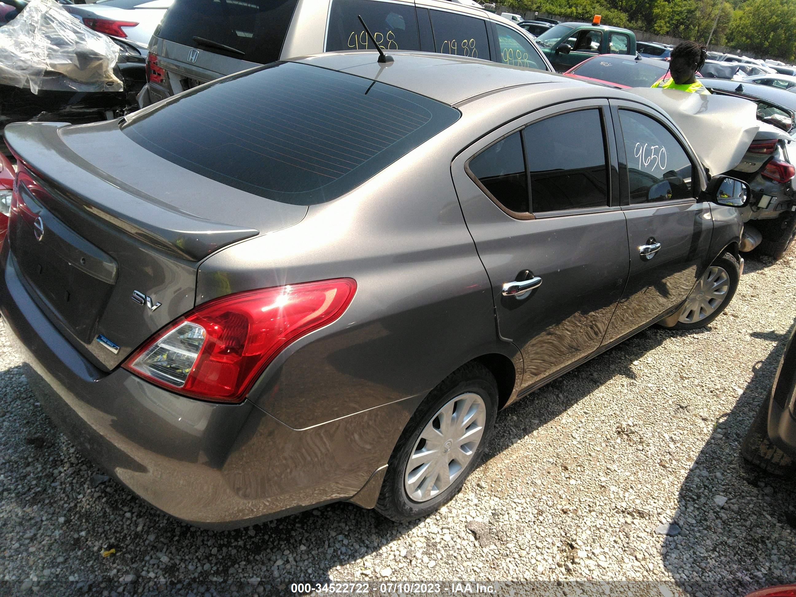 Photo 3 VIN: 3N1CN7AP8EL811870 - NISSAN VERSA 