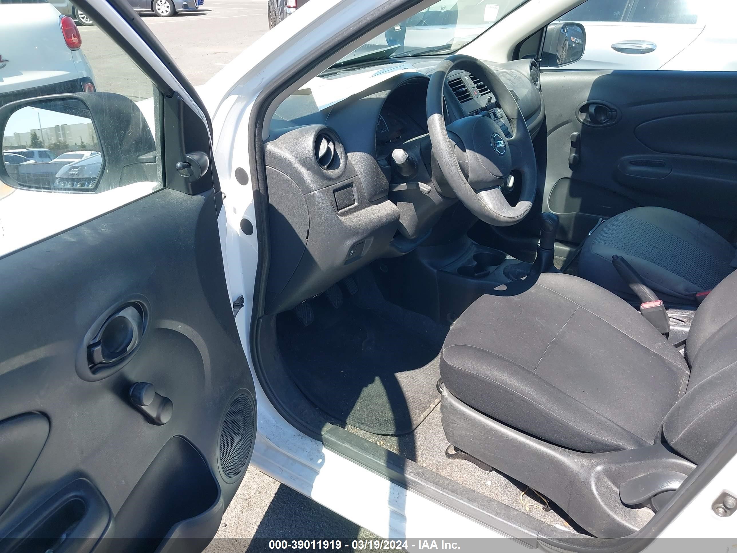 Photo 4 VIN: 3N1CN7AP8EL844187 - NISSAN VERSA 