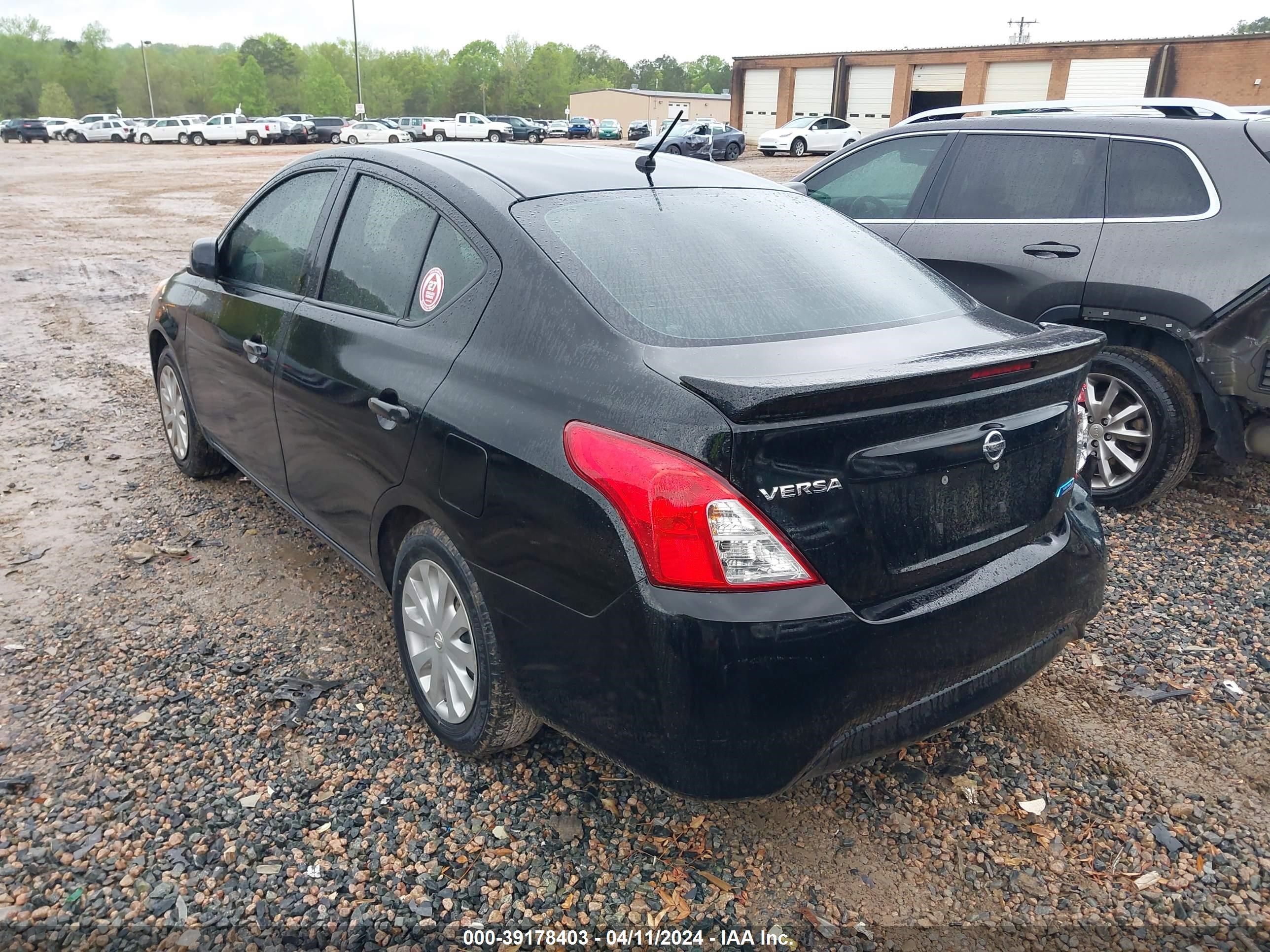 Photo 2 VIN: 3N1CN7AP8FL897277 - NISSAN VERSA 