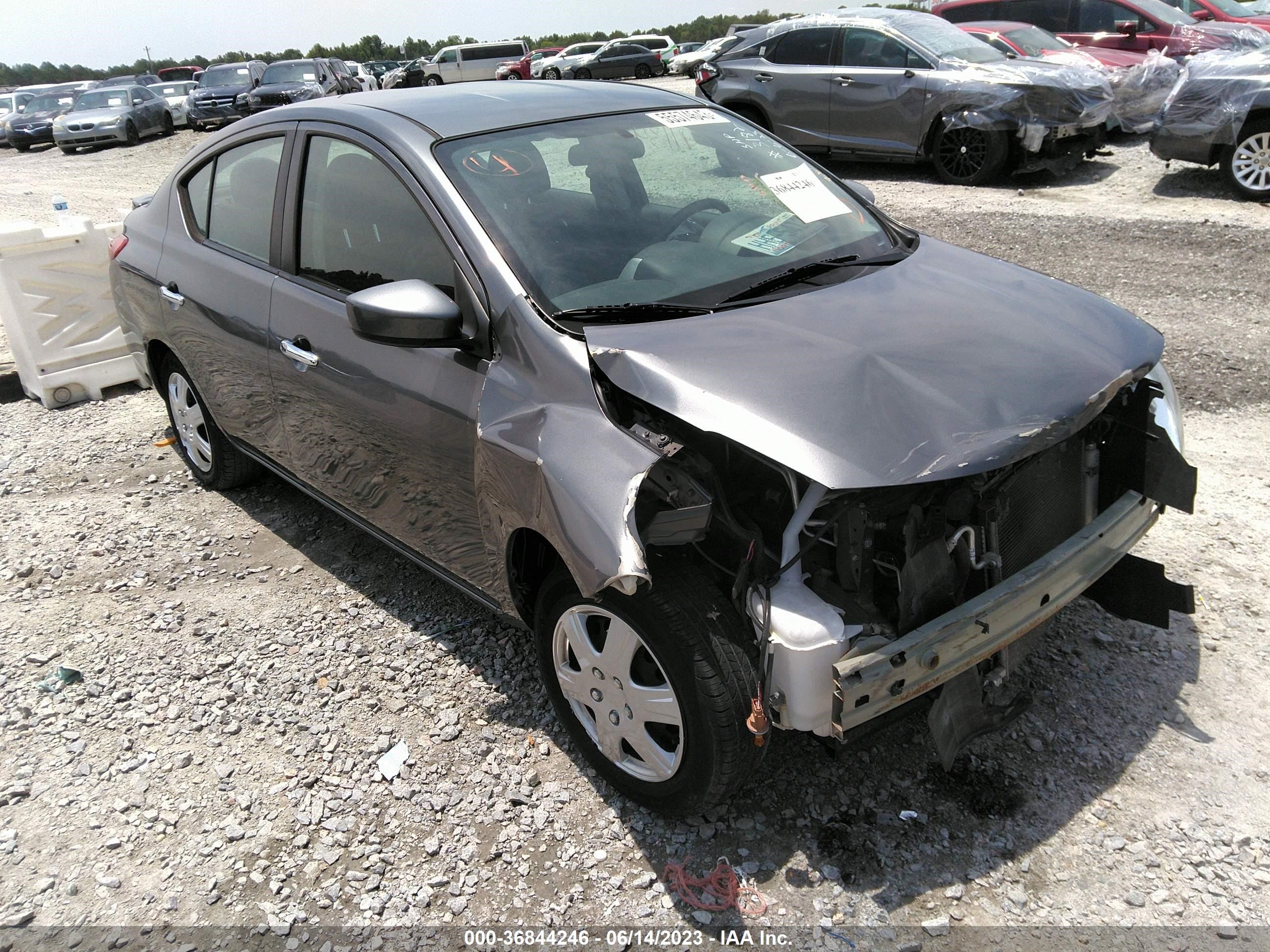 Photo 0 VIN: 3N1CN7AP8GL826923 - NISSAN VERSA 