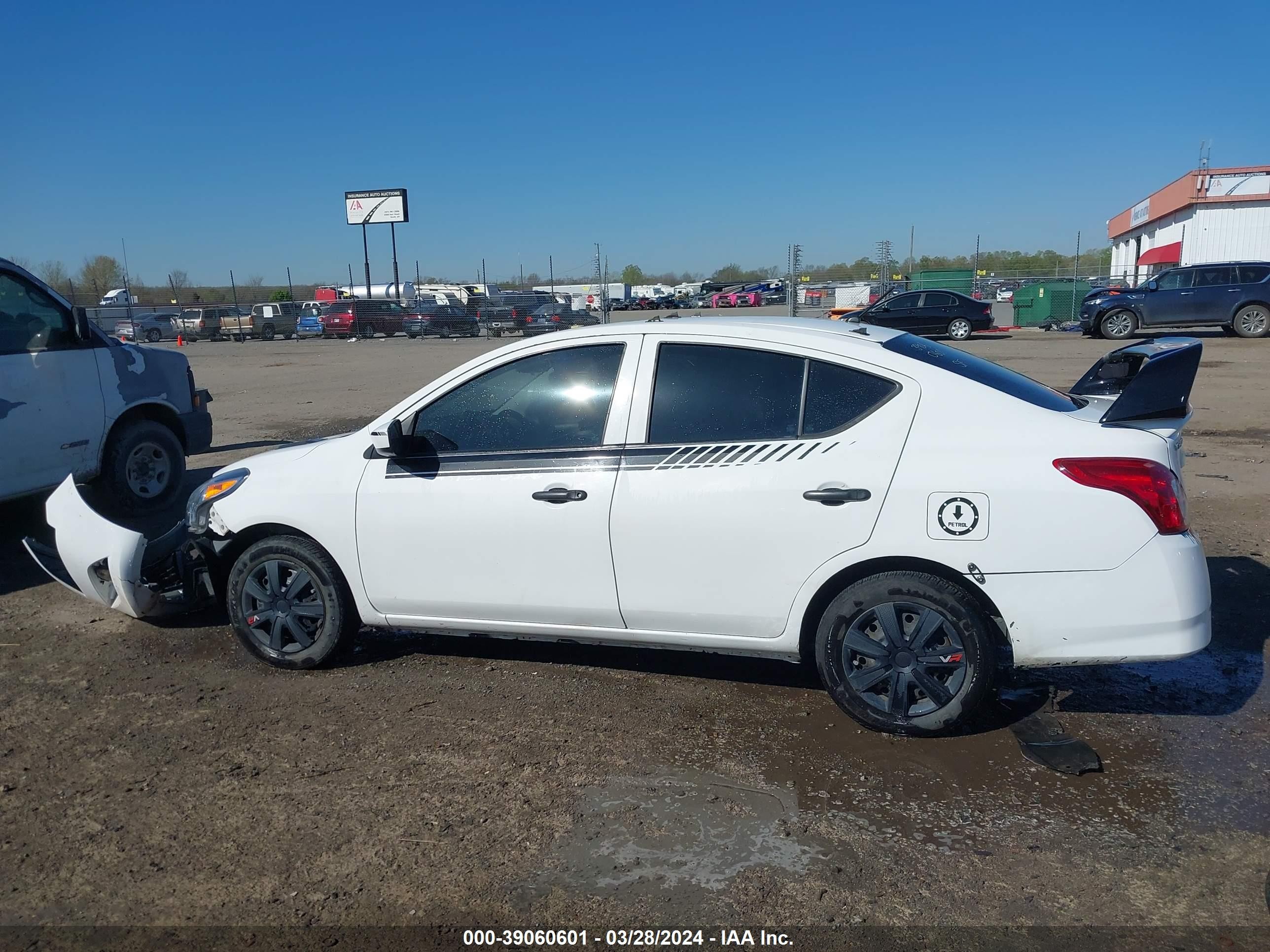 Photo 13 VIN: 3N1CN7AP8GL836853 - NISSAN VERSA 