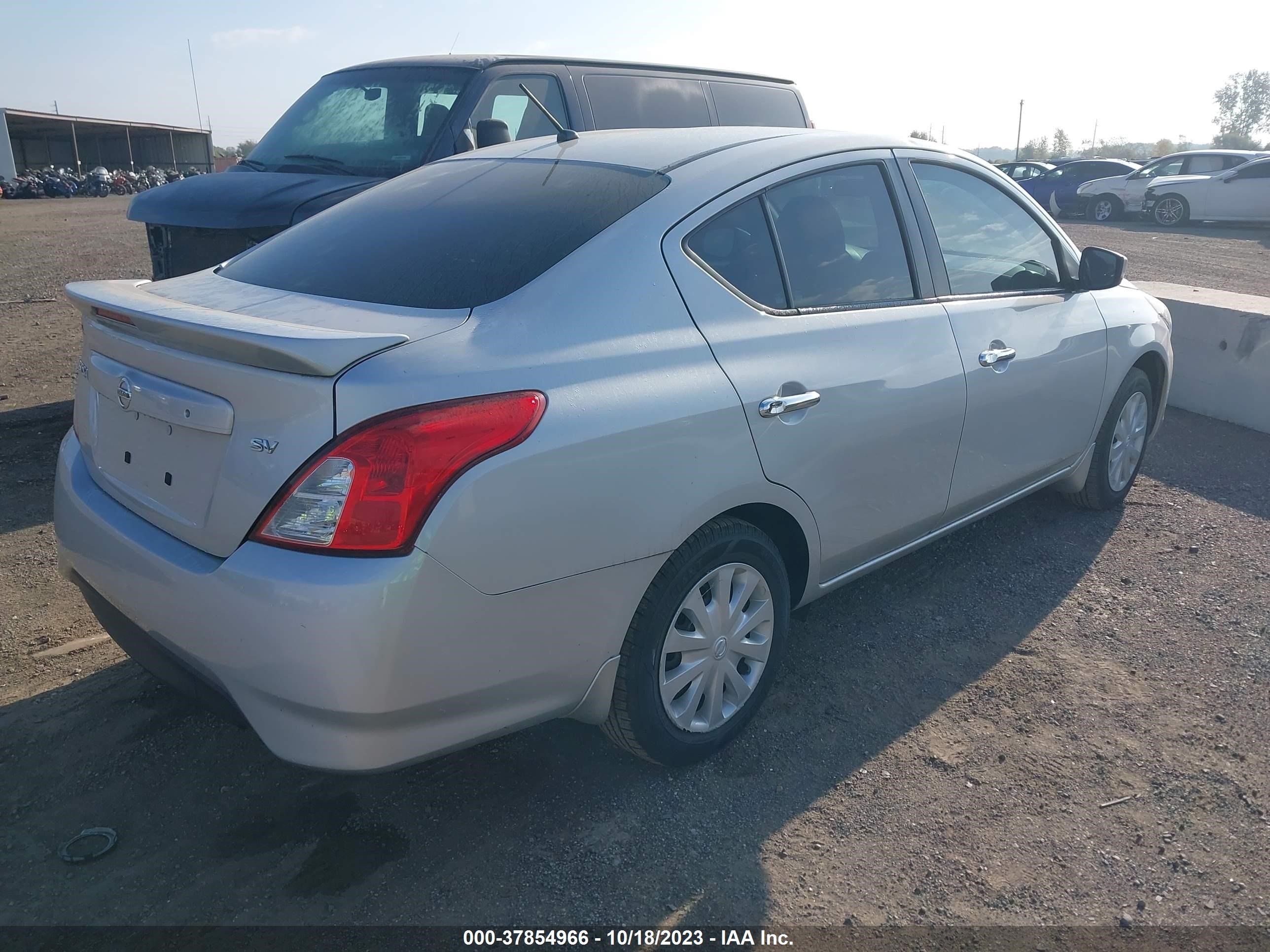 Photo 3 VIN: 3N1CN7AP8HL820539 - NISSAN VERSA 