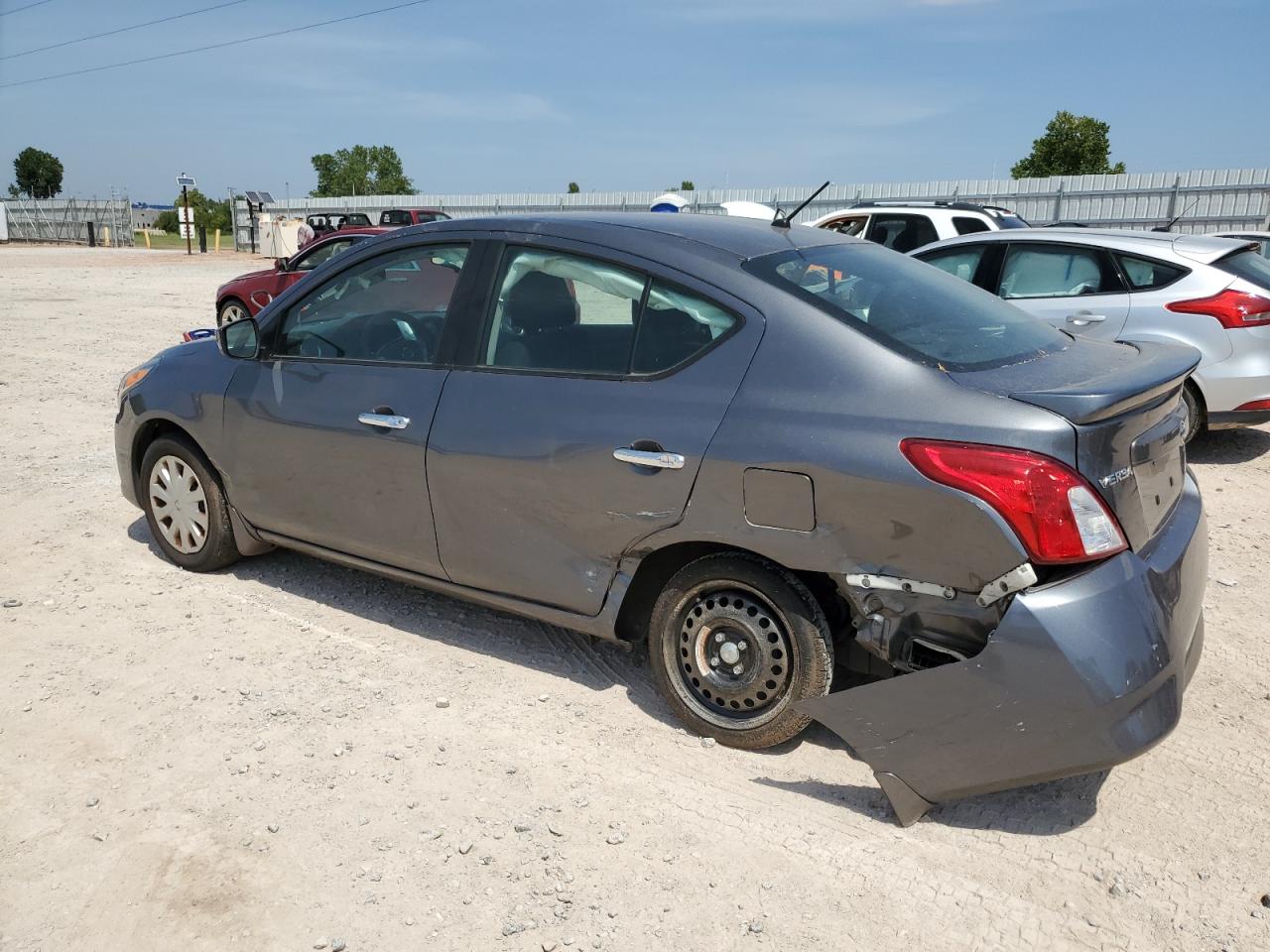 Photo 1 VIN: 3N1CN7AP8HL853685 - NISSAN VERSA 