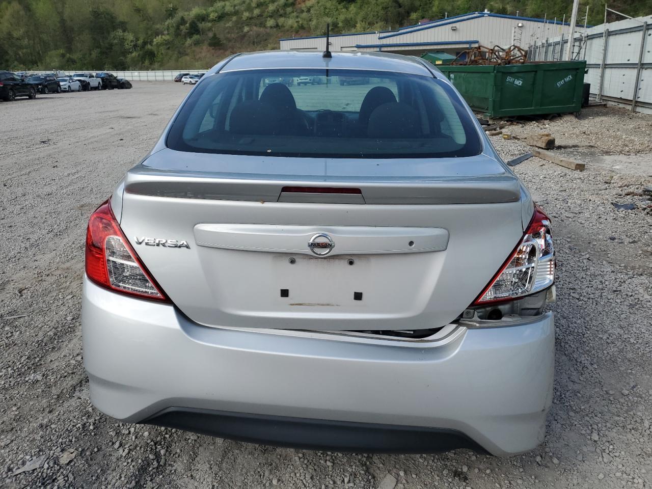 Photo 5 VIN: 3N1CN7AP8JL832938 - NISSAN VERSA 