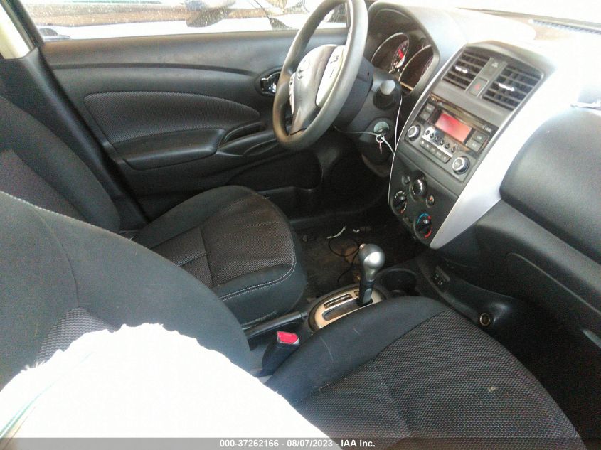 Photo 4 VIN: 3N1CN7AP8JL860190 - NISSAN VERSA 