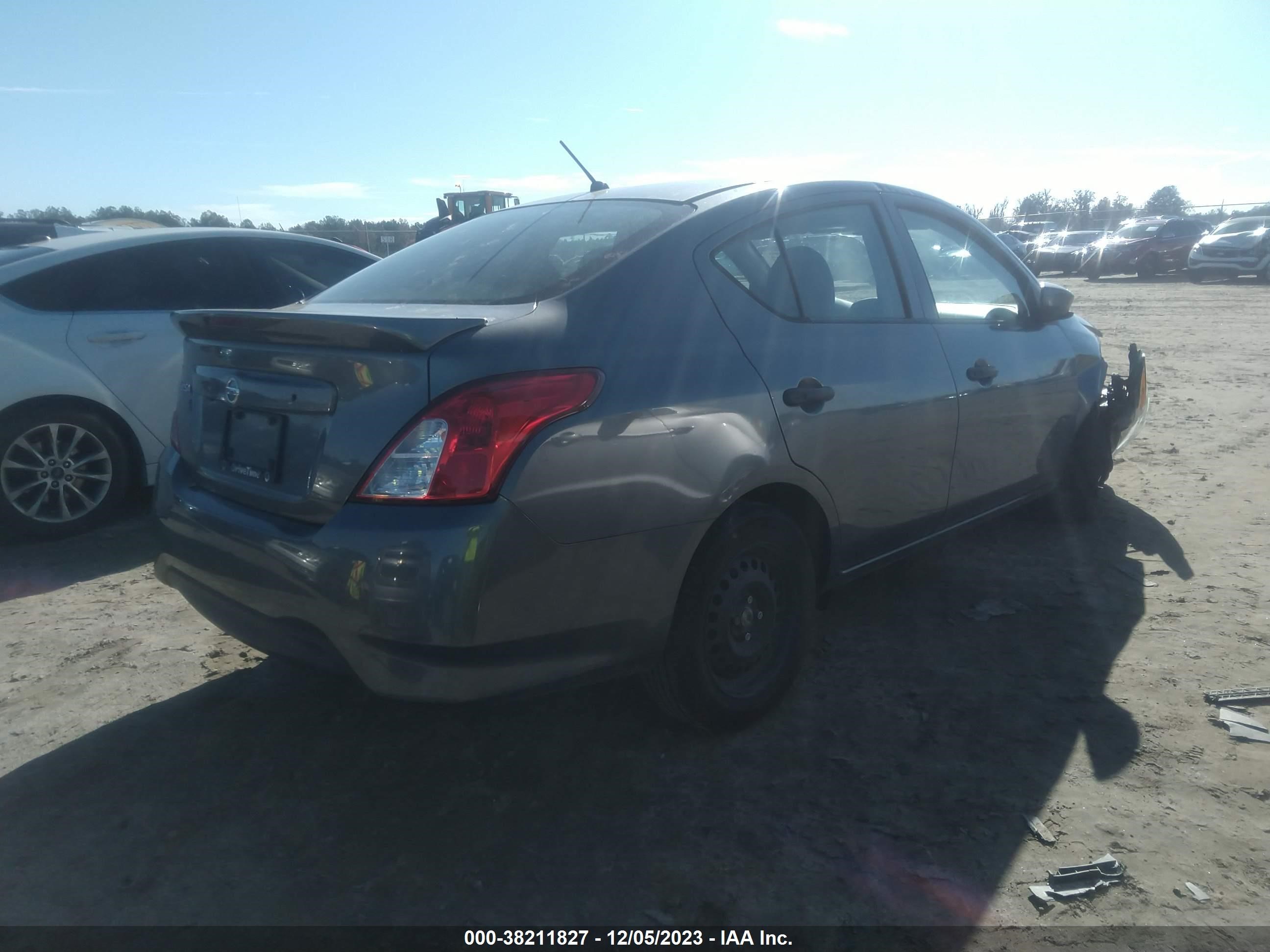 Photo 3 VIN: 3N1CN7AP8JL887597 - NISSAN VERSA 