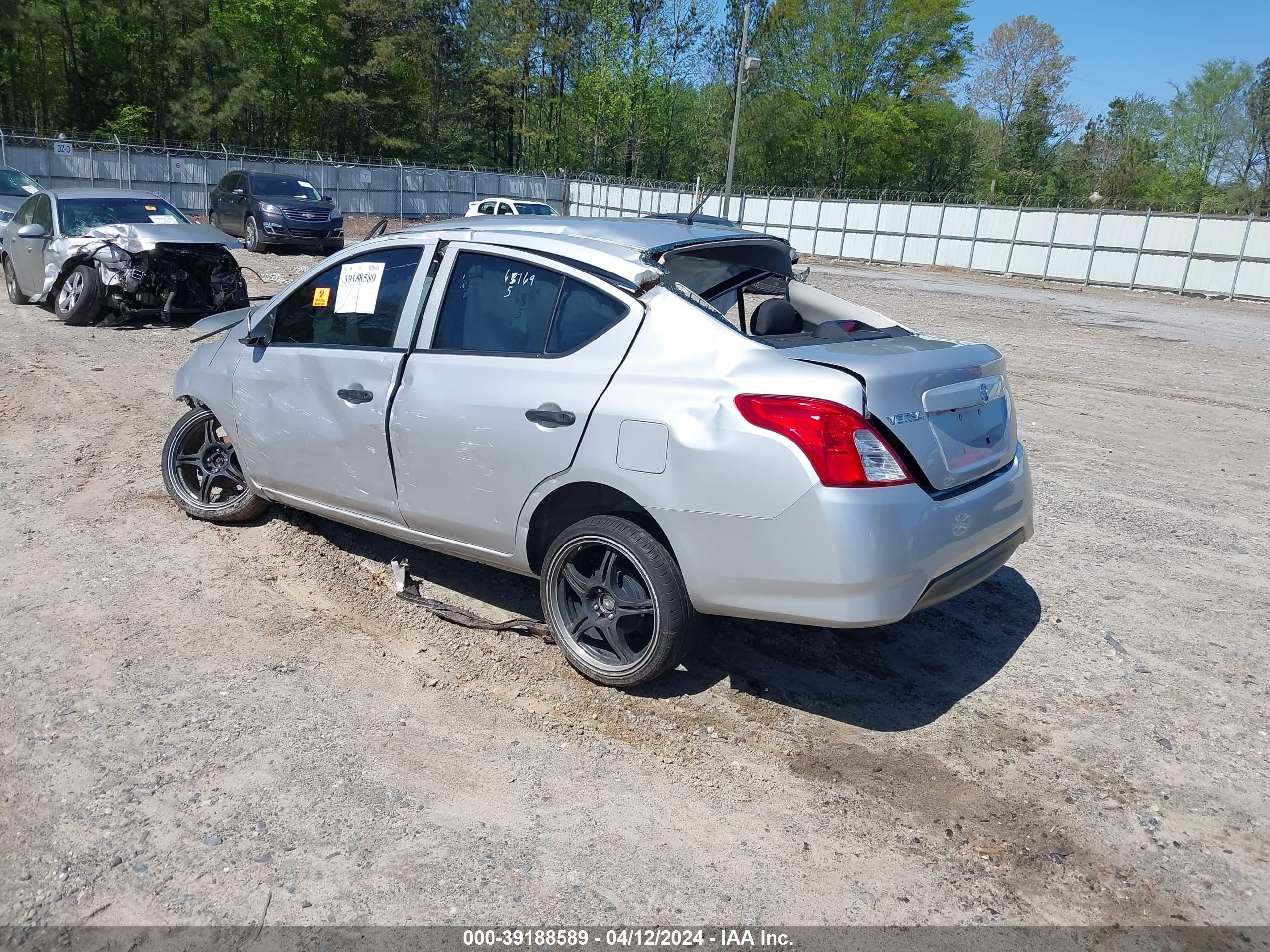 Photo 2 VIN: 3N1CN7AP8KL822069 - NISSAN VERSA 