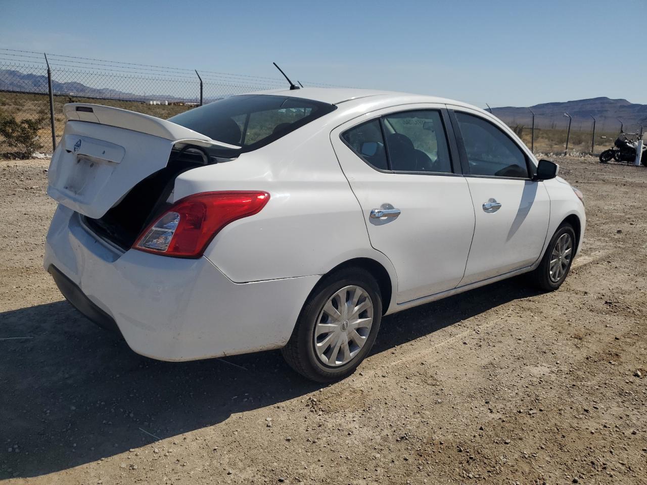 Photo 2 VIN: 3N1CN7AP8KL829166 - NISSAN VERSA 