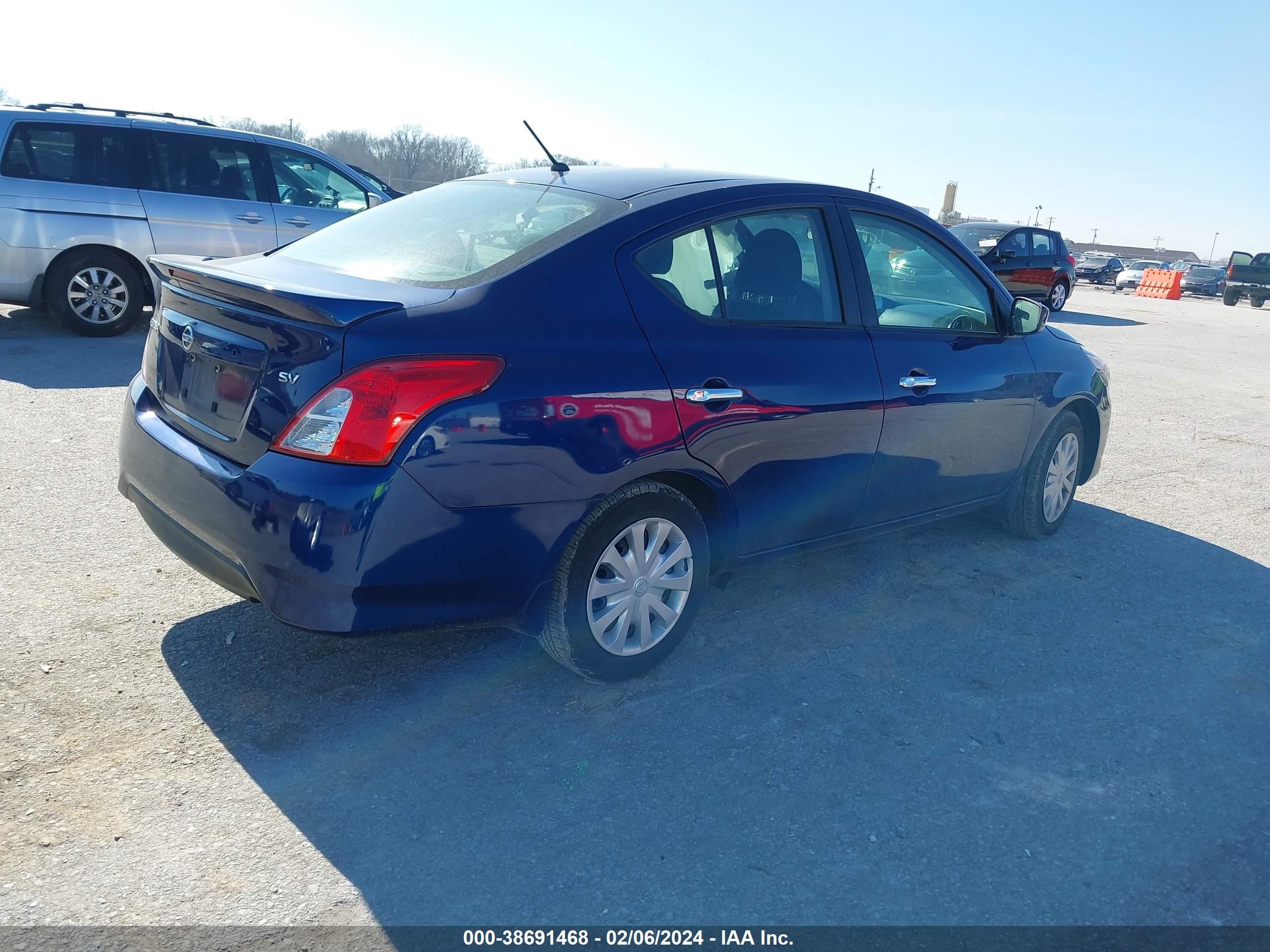 Photo 3 VIN: 3N1CN7AP8KL837686 - NISSAN VERSA 