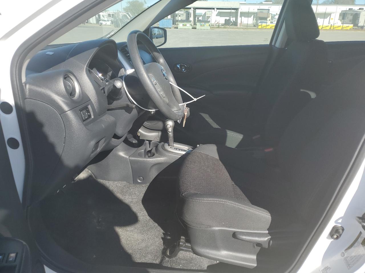 Photo 6 VIN: 3N1CN7AP8KL875533 - NISSAN VERSA 