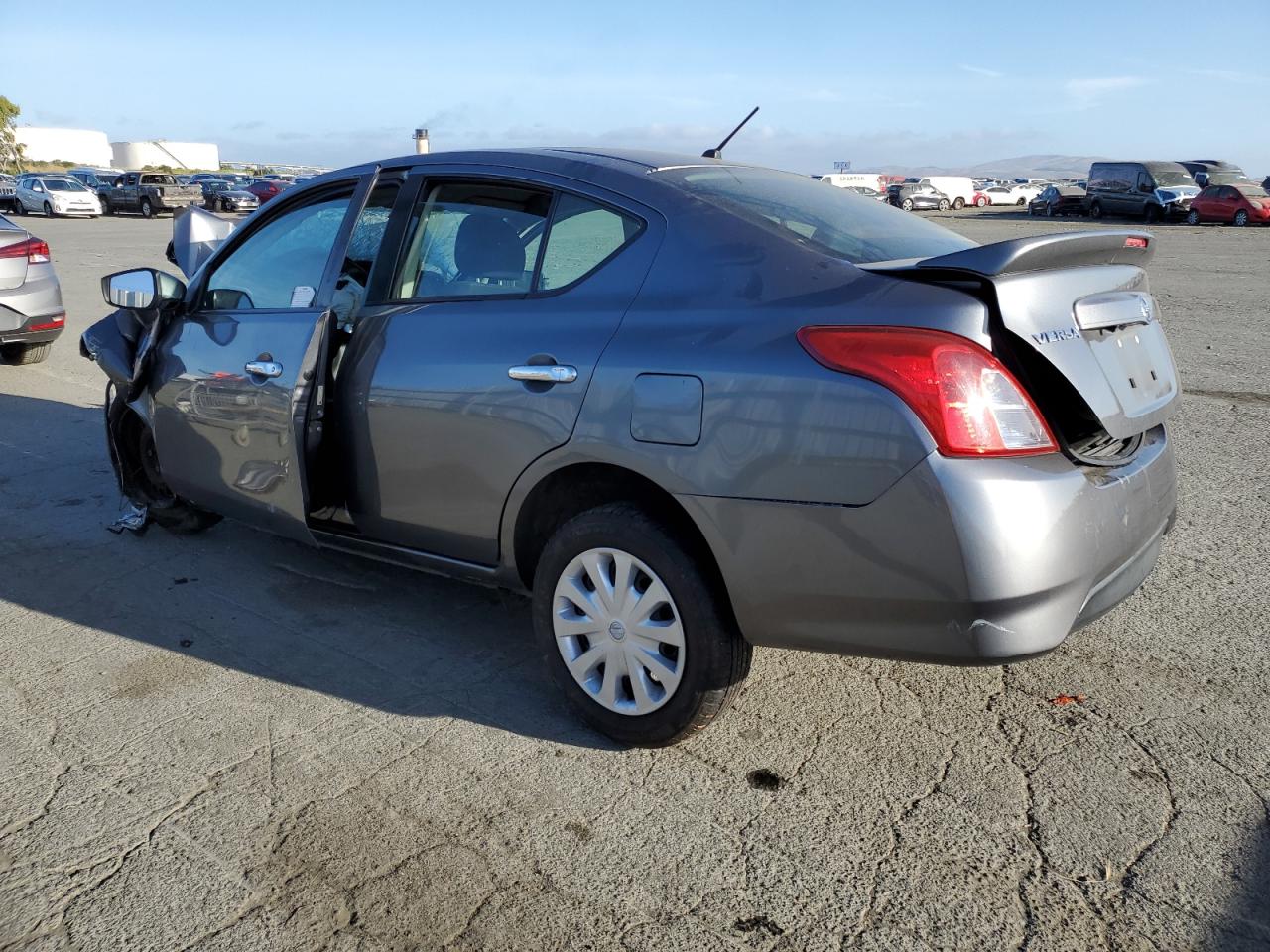 Photo 1 VIN: 3N1CN7AP8KL880408 - NISSAN VERSA 