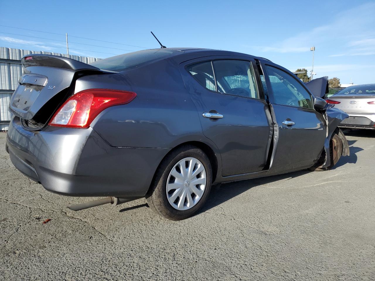 Photo 2 VIN: 3N1CN7AP8KL880408 - NISSAN VERSA 