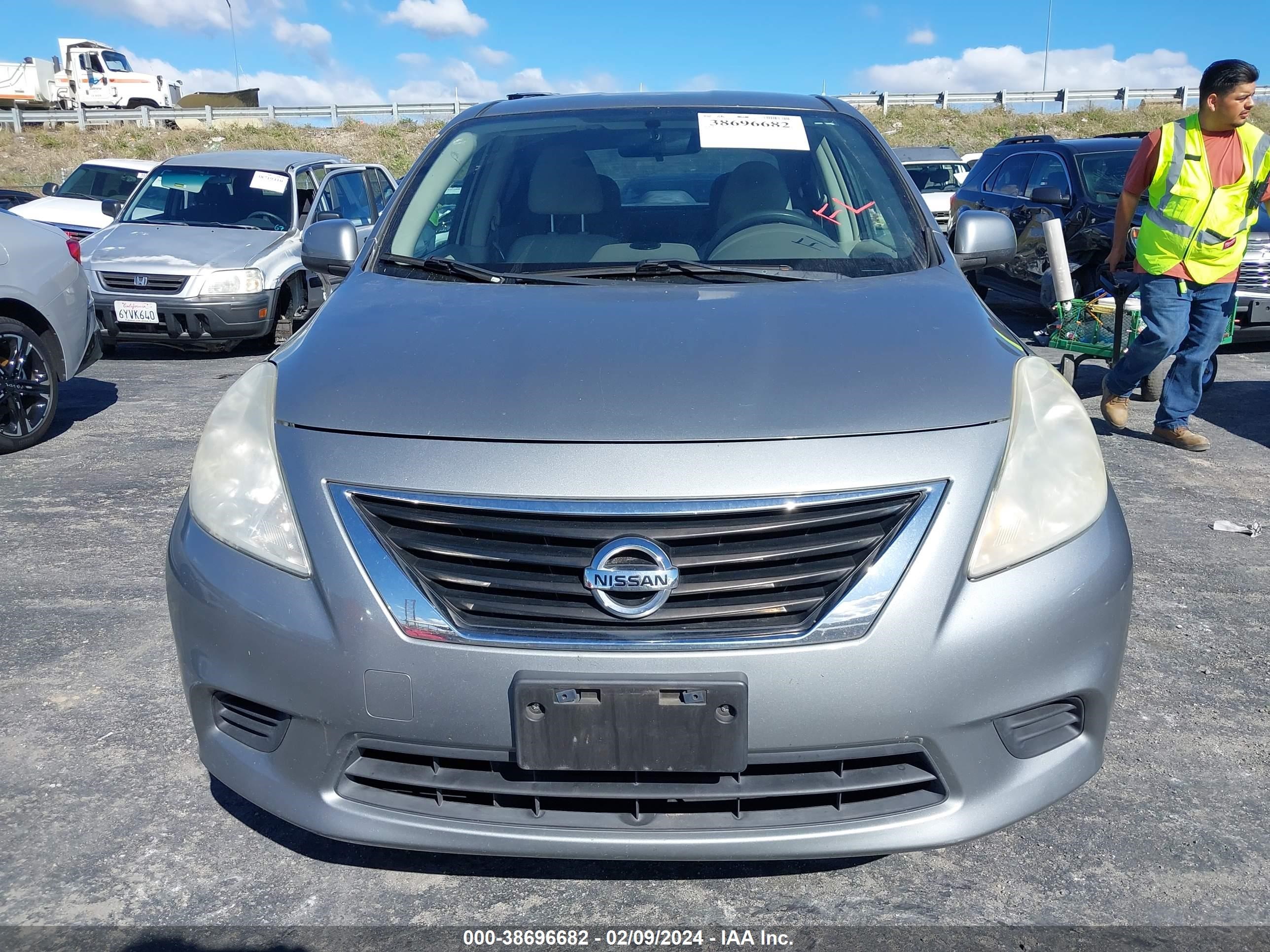 Photo 11 VIN: 3N1CN7AP9CL861061 - NISSAN VERSA 