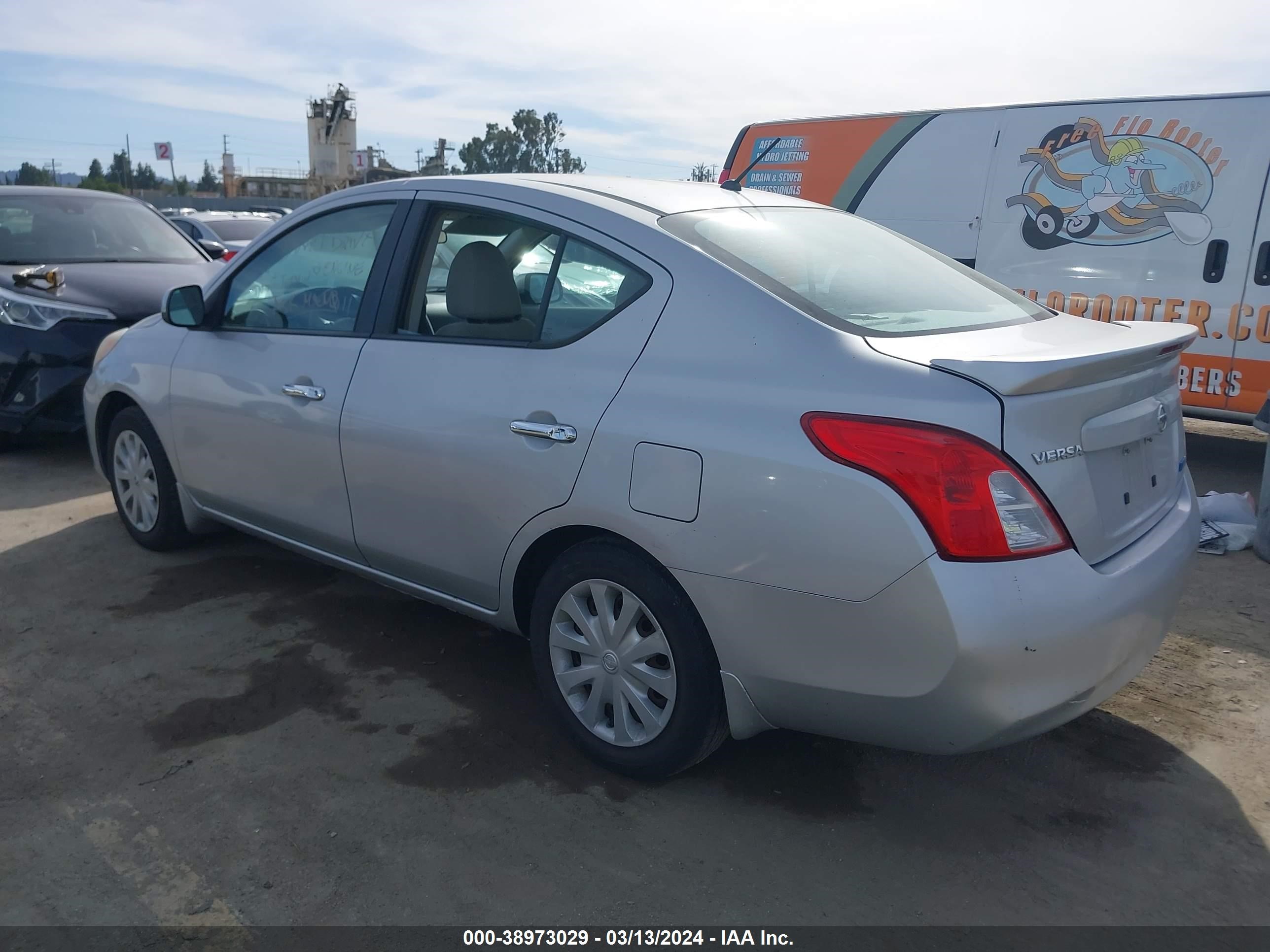 Photo 2 VIN: 3N1CN7AP9DL890089 - NISSAN VERSA 