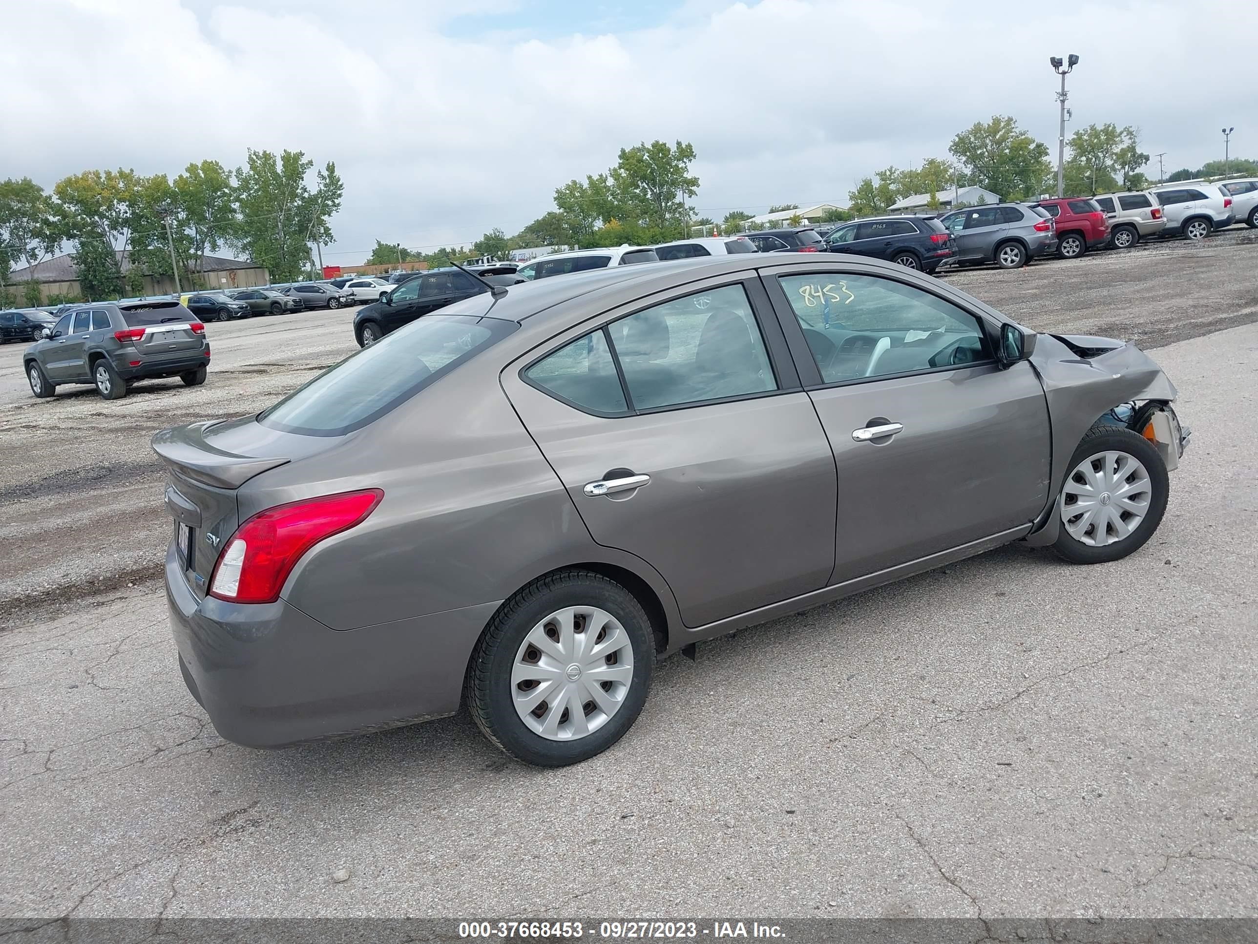 Photo 3 VIN: 3N1CN7AP9FL804363 - NISSAN VERSA 